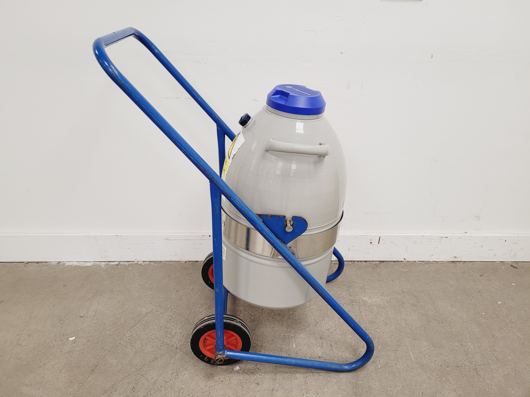 Image of ICBiomedial 25 LD Liquid Nitrogen Dewar with Trolley 40x40x66 cm