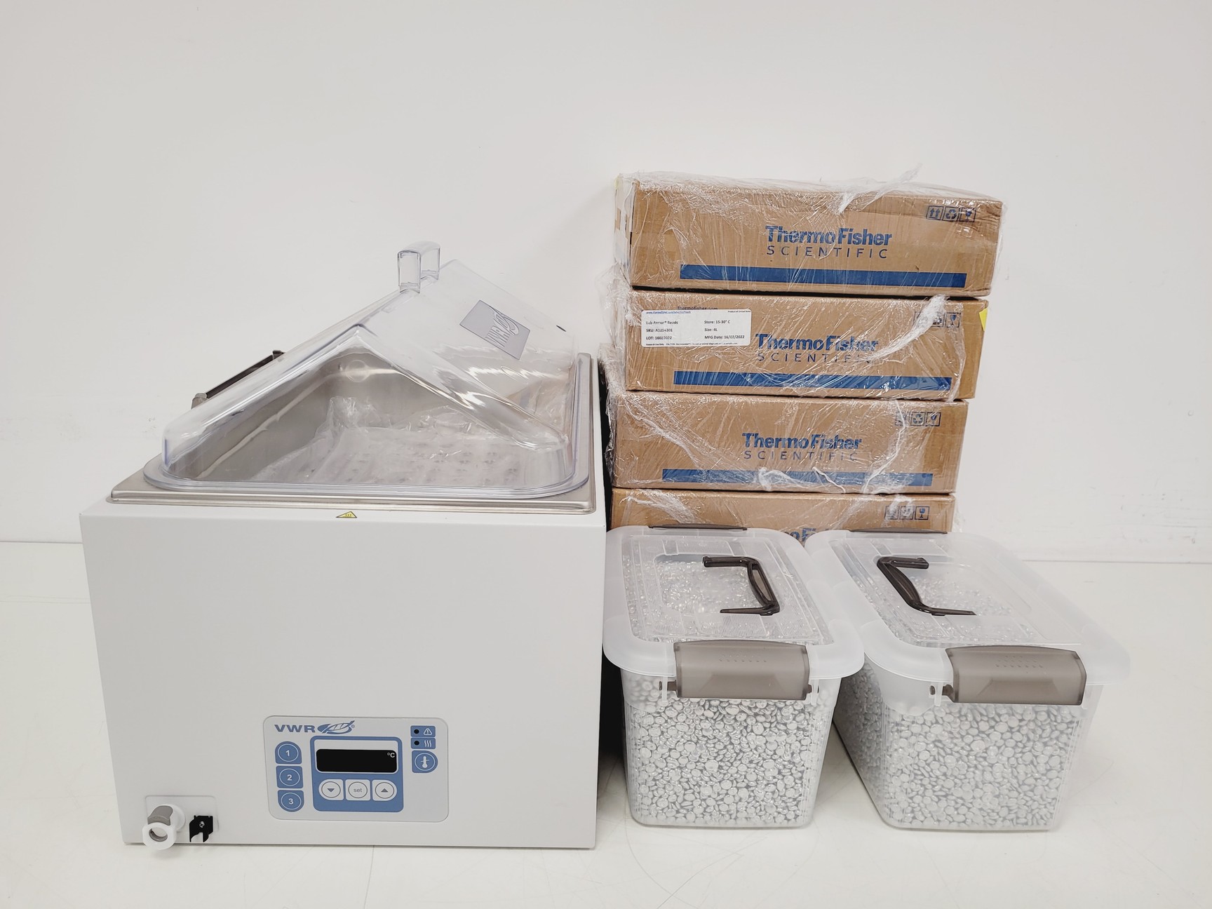 Image of VWR 26L Water/Bead Bath 26L CAT NO. 462-0559 w/ Thermo Fisher Lab Armour Beads