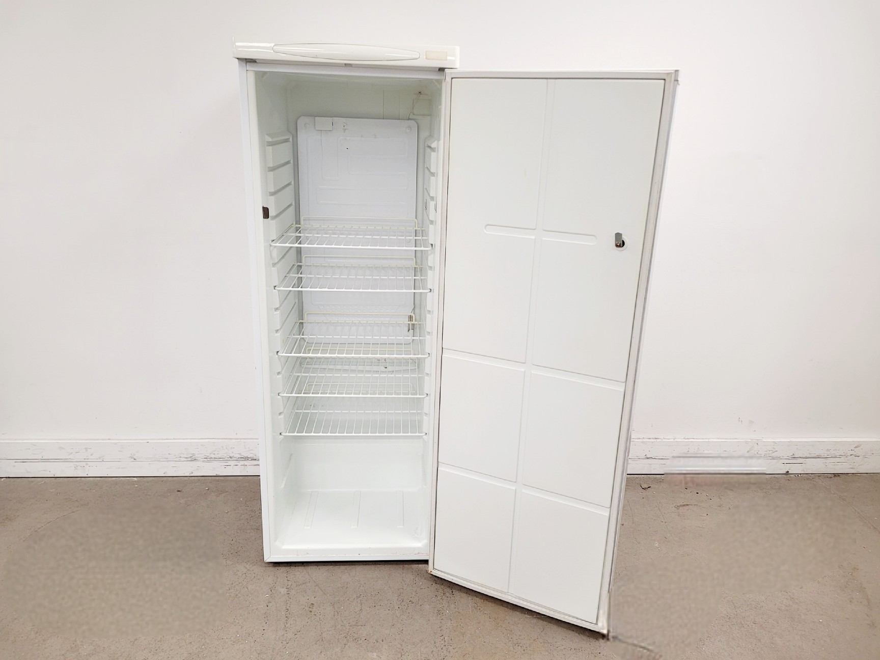 Image of Lec SPD902G Laboratory Refrigerator 