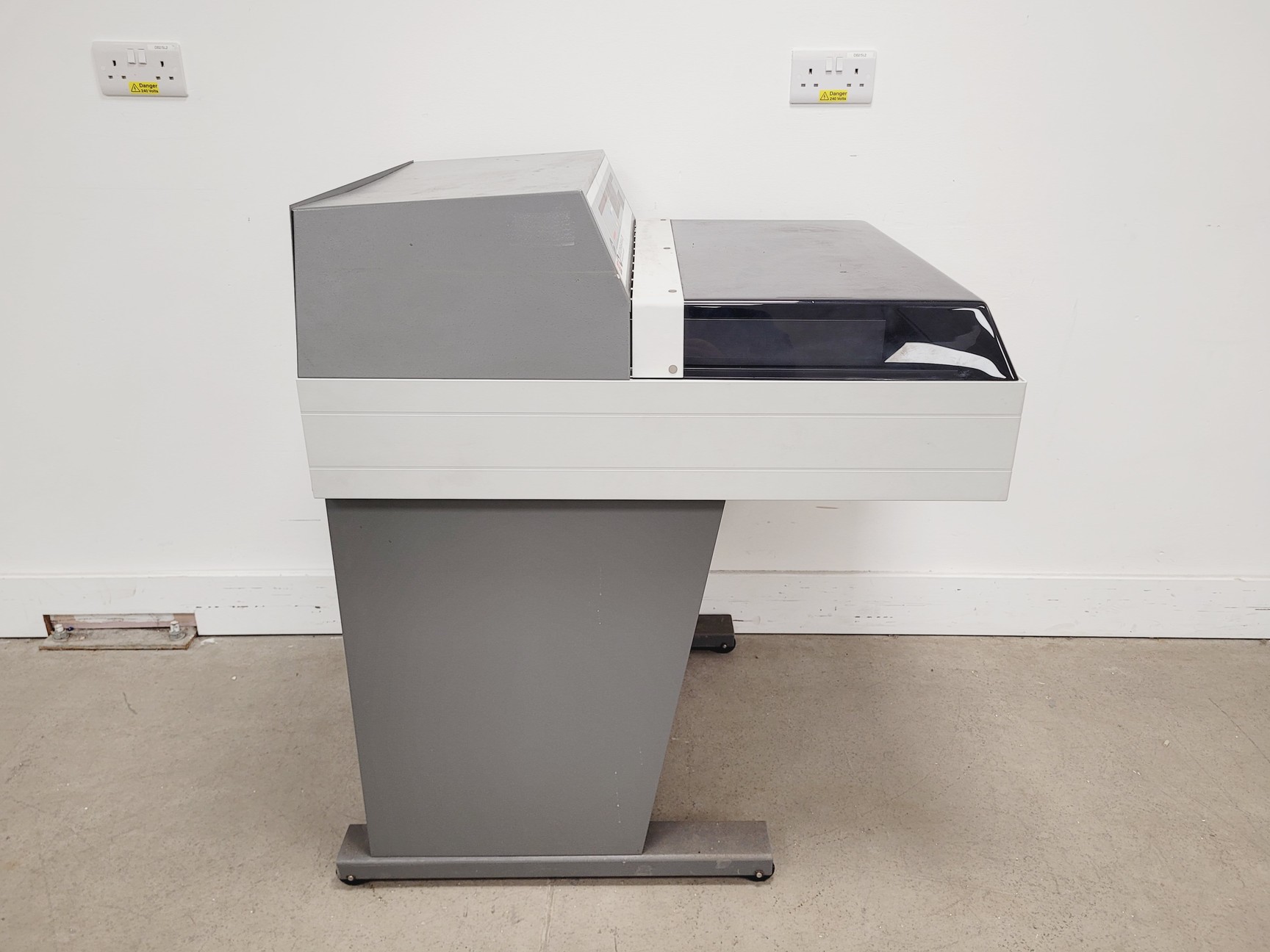 Image of LKB Wallac 1282 Compugamma CS Universal Gamma Counter