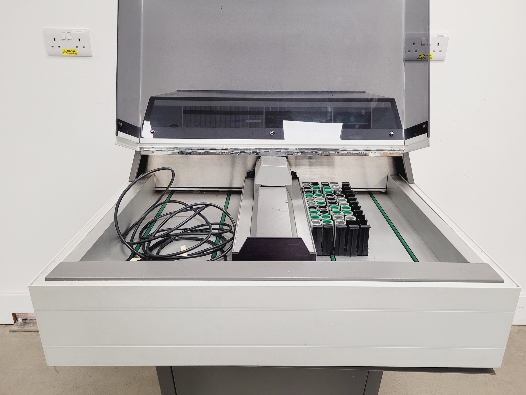 Gamma Counter Rack LKB Wallac 1282 Compugamma CS Universal Gamma Counter