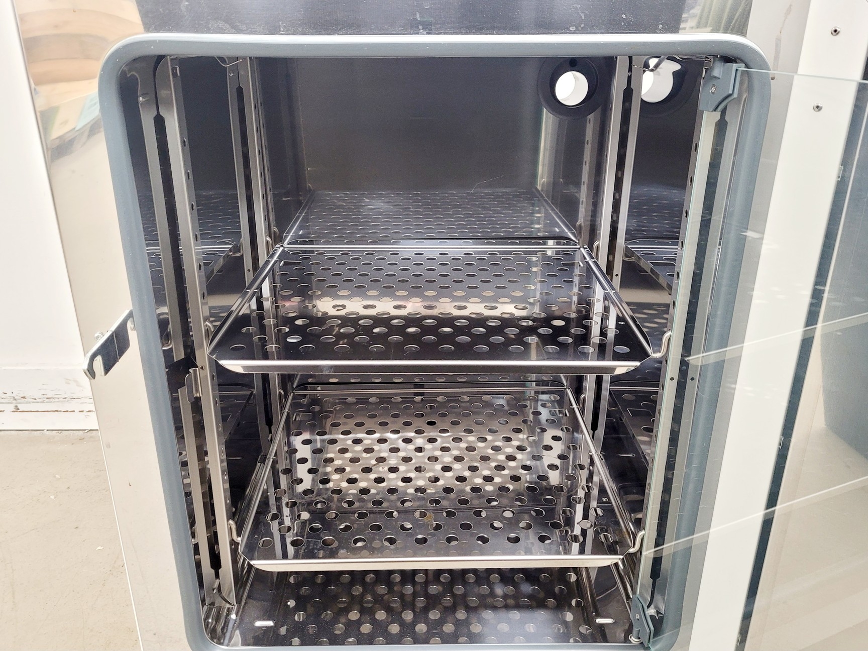 Image of Thermo Scientific Heratherm IGS100  Microbiological Incubator 2018 Lab
