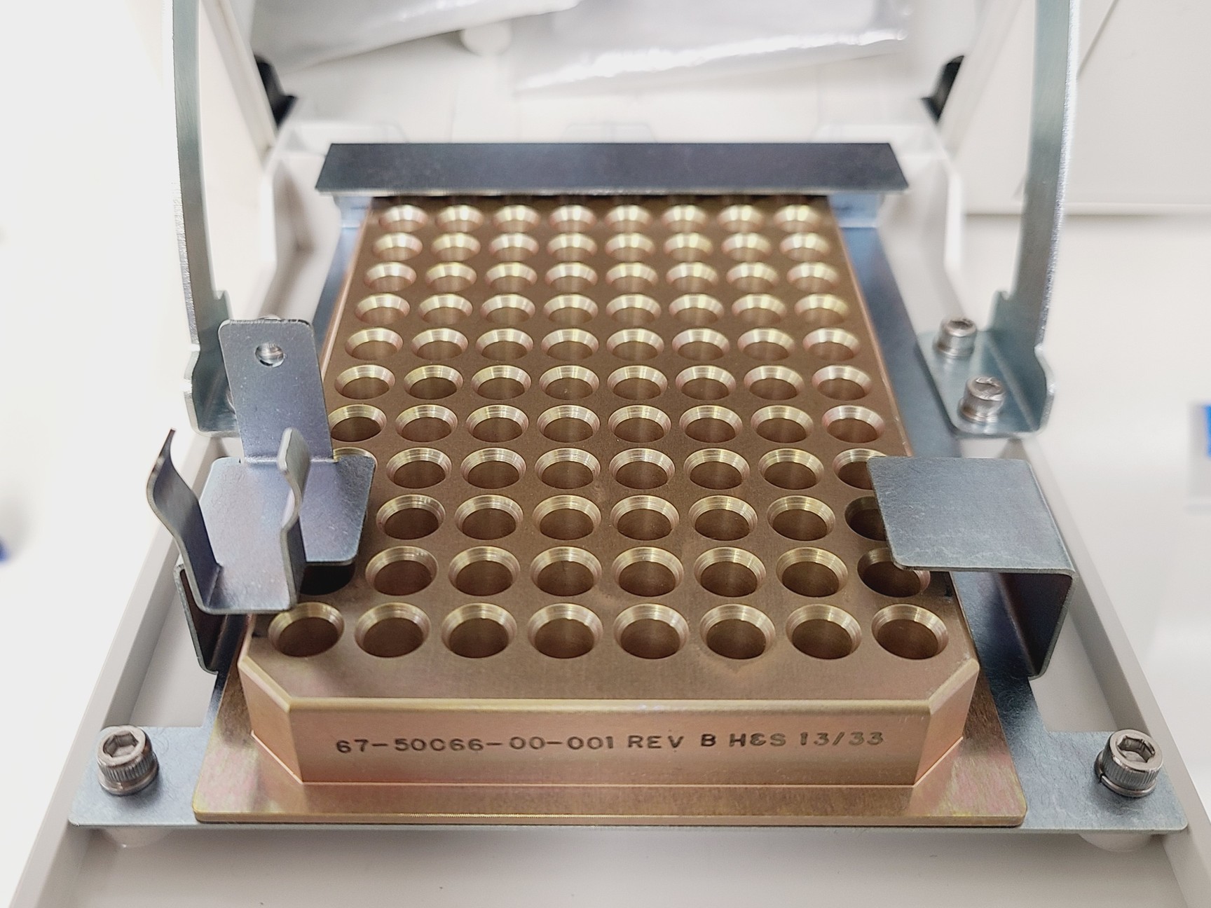 Image of Invitrogen Luminex 100/200, XYP, SD and PC System w/ Software Lab