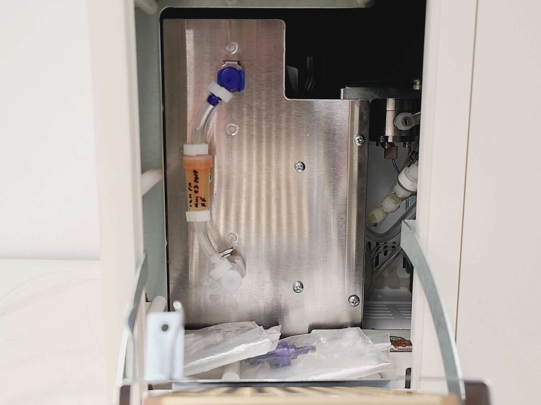 Image of Invitrogen Luminex 100/200, XYP, SD and PC System w/ Software Lab