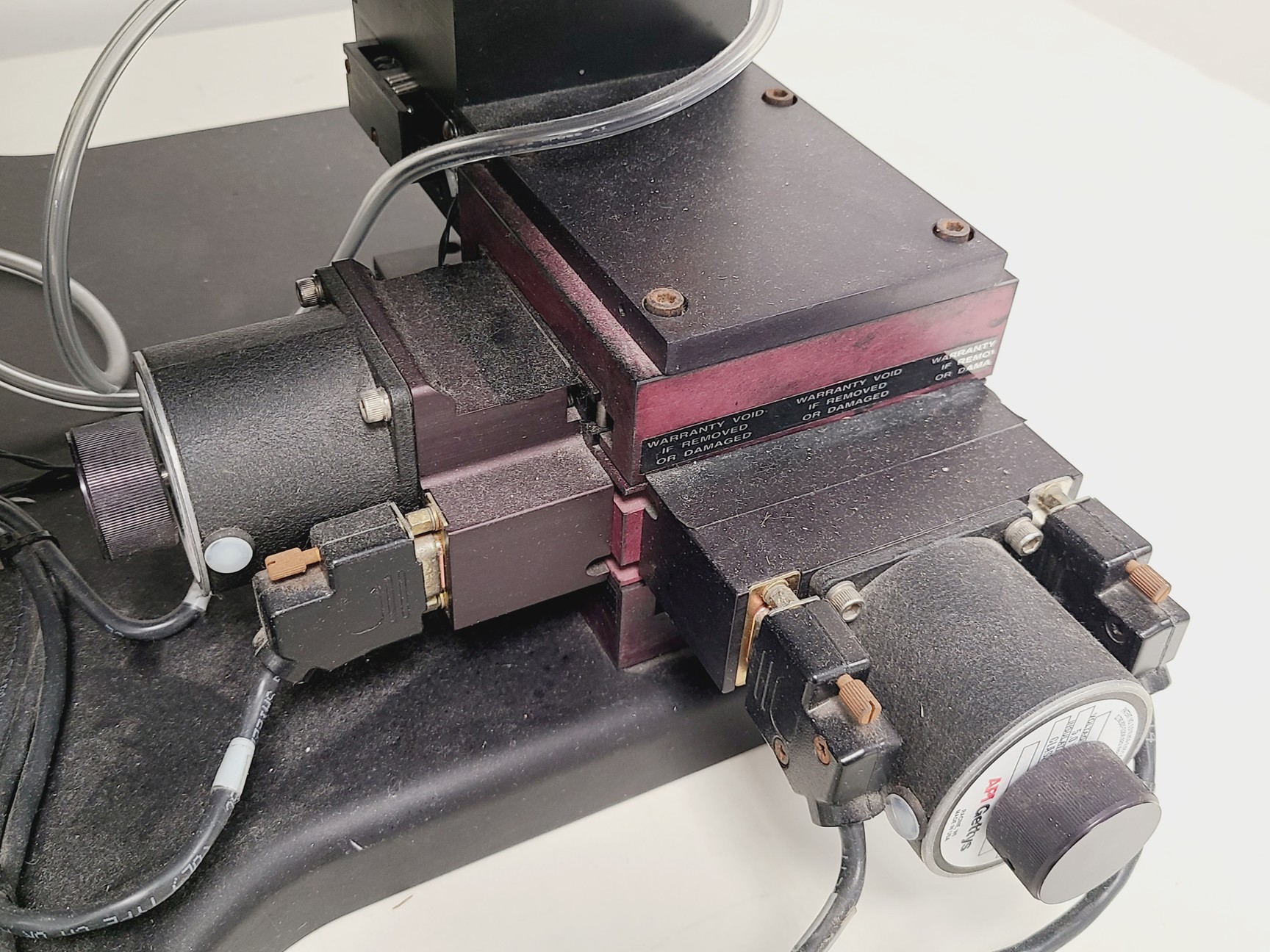 Image of New Wave Research Model UP-213 with Tempest 20Hz Laser Ablation System Lab