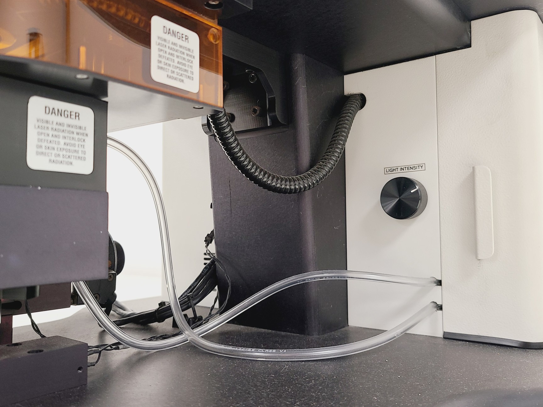 Image of New Wave Research Model UP-213 with Tempest 20Hz Laser Ablation System Lab