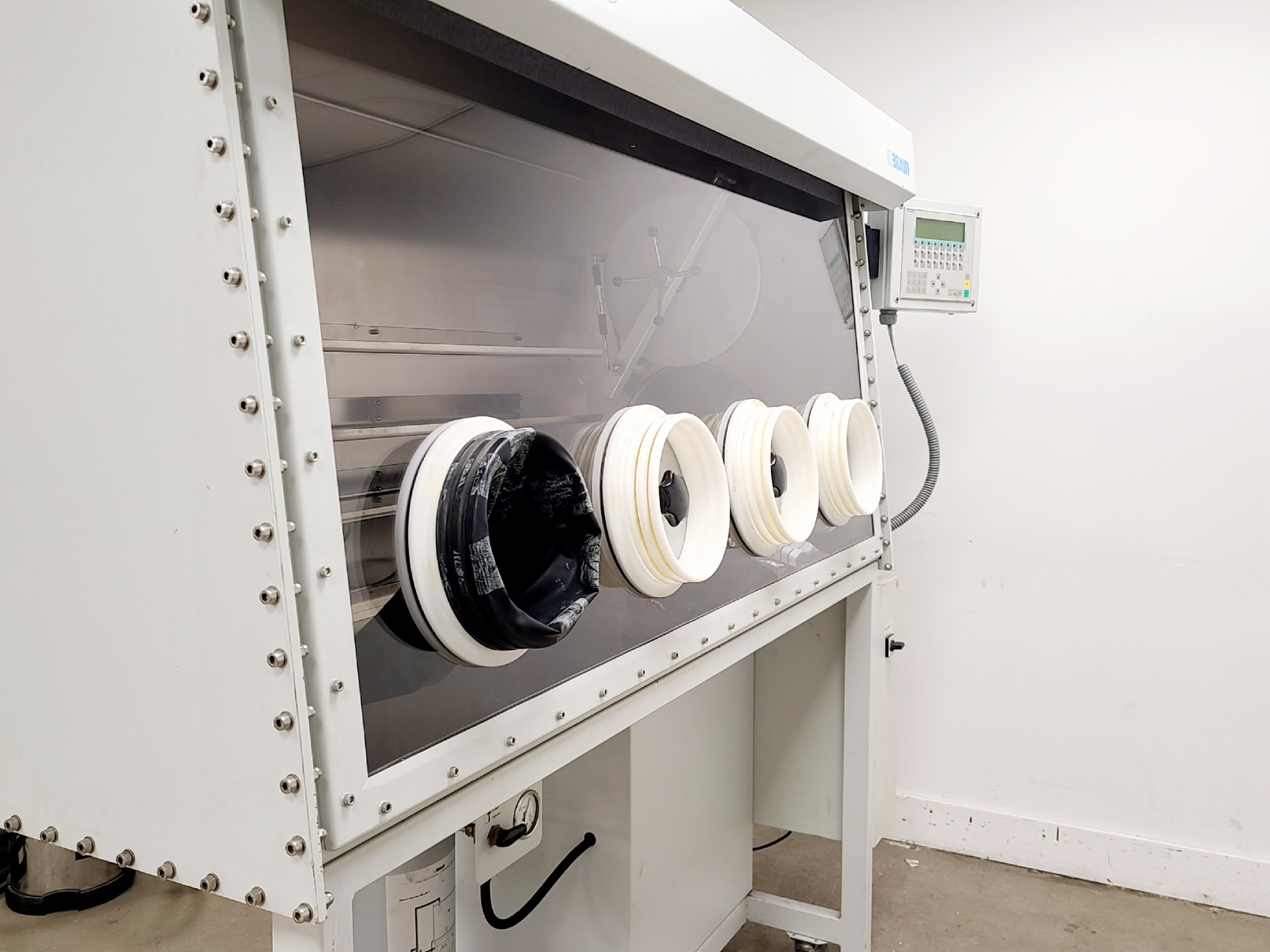 Image of MBraun LabMaster 130 Glove Box Lx95 Wx255 Hx192 Spares/Repair Lab