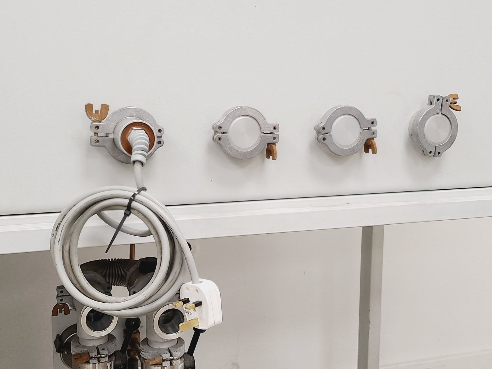 Image of MBraun LabMaster 130 Glove Box Lx95 Wx255 Hx192 Spares/Repair Lab