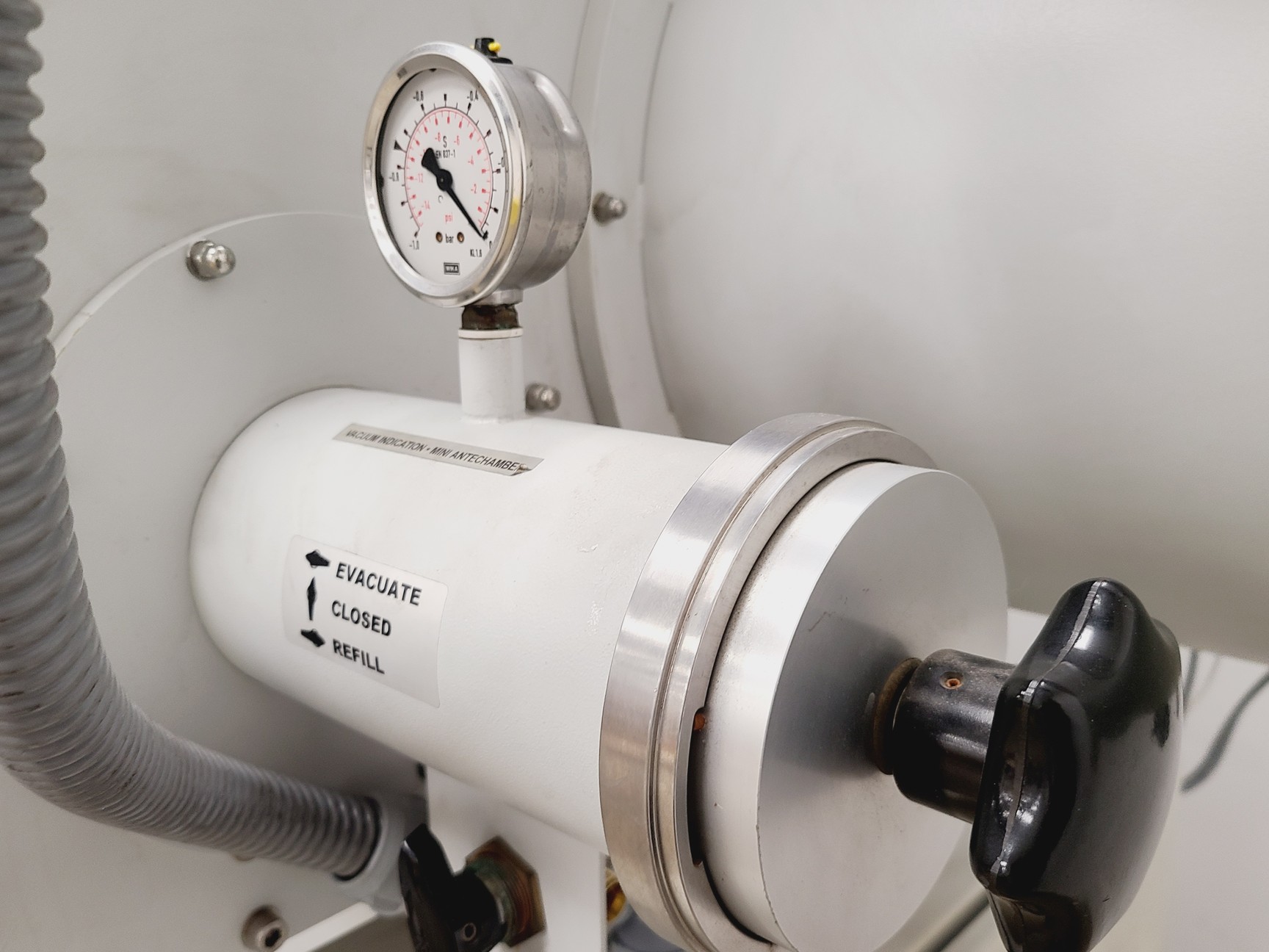 Image of MBraun LabMaster 130 Glove Box Lx95 Wx255 Hx192 Spares/Repair Lab