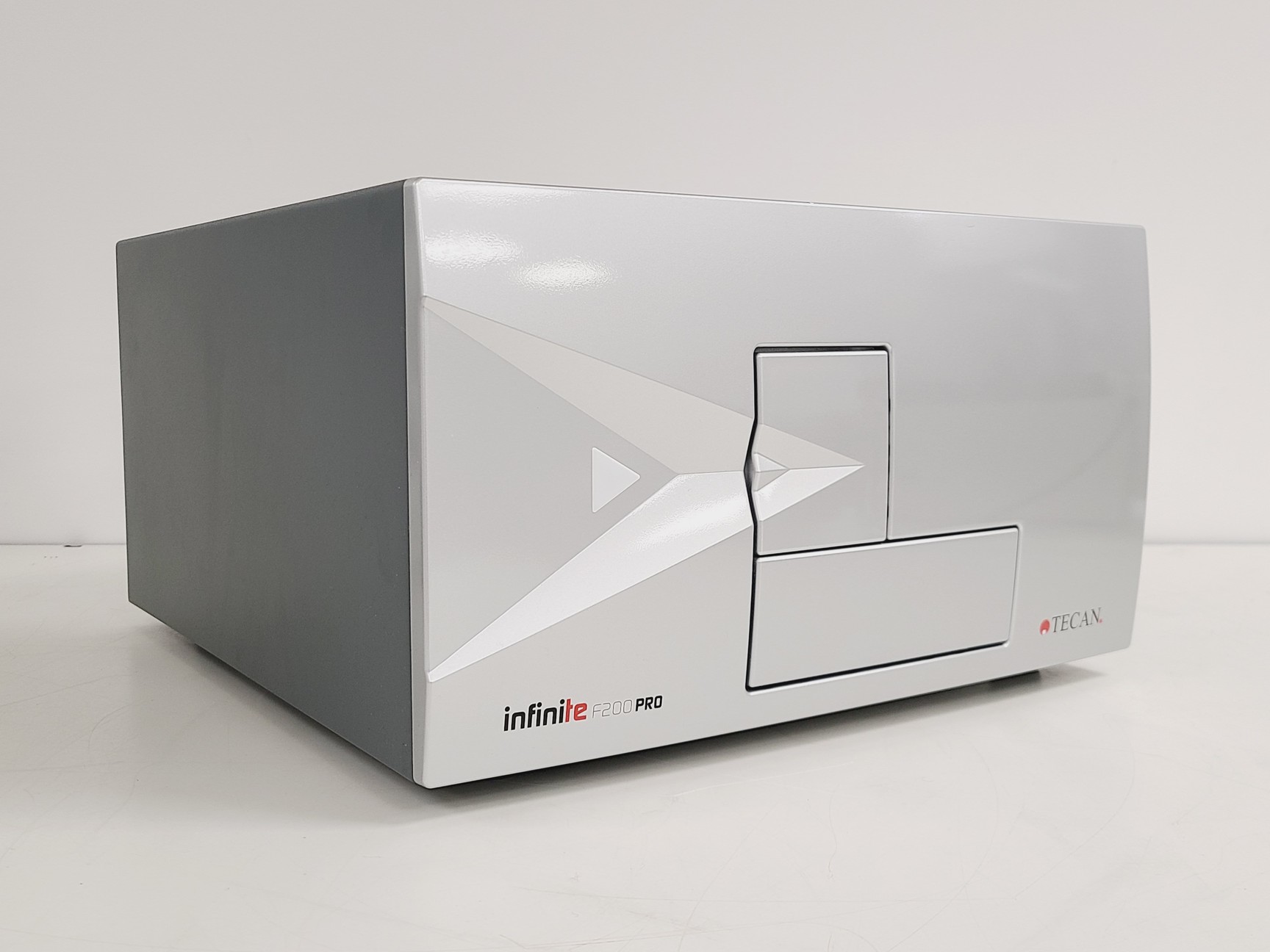 Image of Tecan Freedom EVO-2 200 w/ Infinite 200, Chameleon XT, SPAN-8 Lab