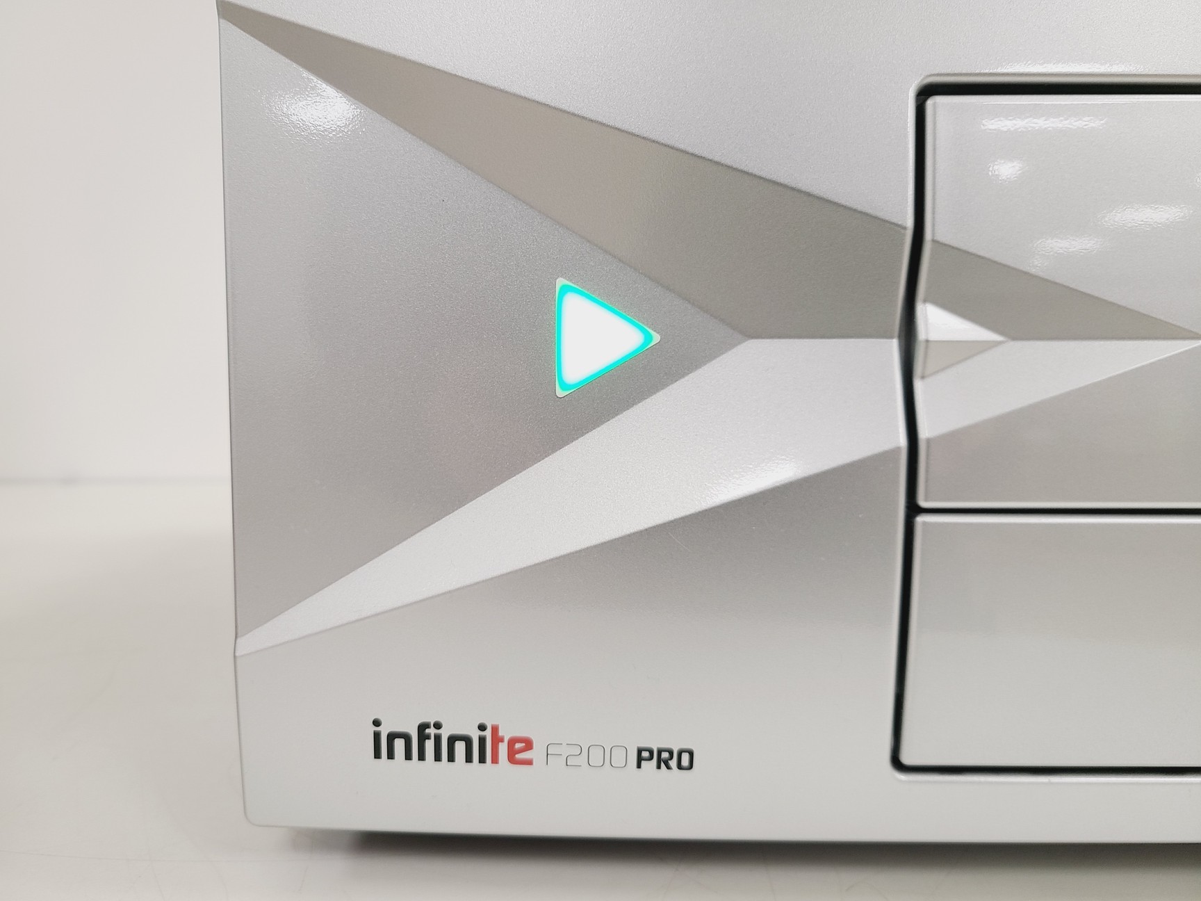 Image of Tecan Freedom EVO-2 200 w/ Infinite 200, Chameleon XT, SPAN-8 Lab