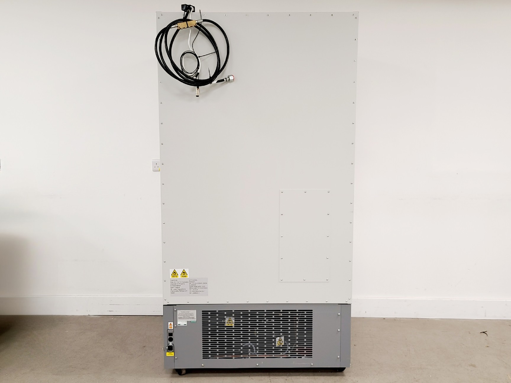 Image of Eppendorf CryoCube F570n with Premium Version CO2 Backup Lab