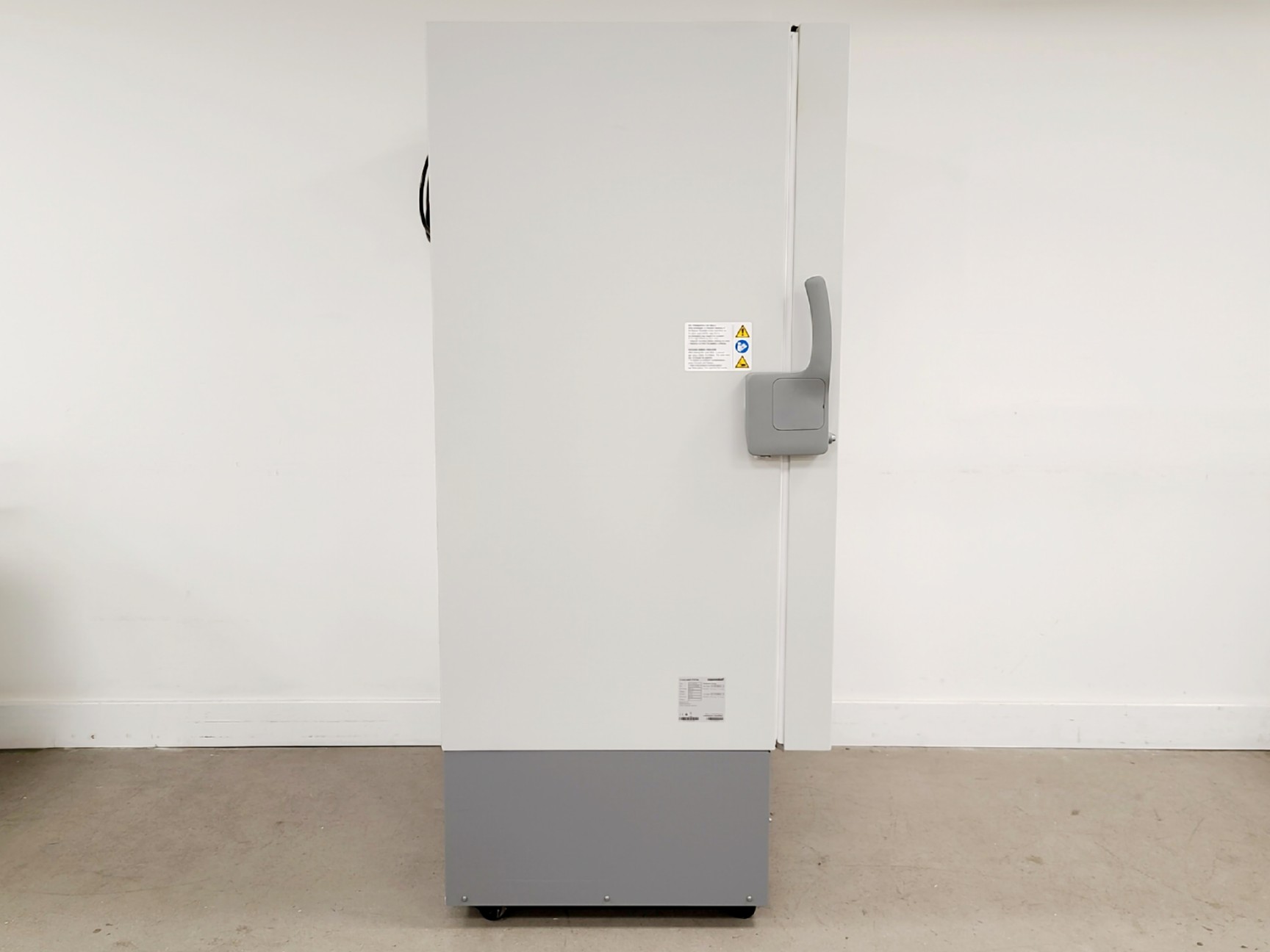 Image of Eppendorf CryoCube F570n with Premium Version CO2 Backup Lab