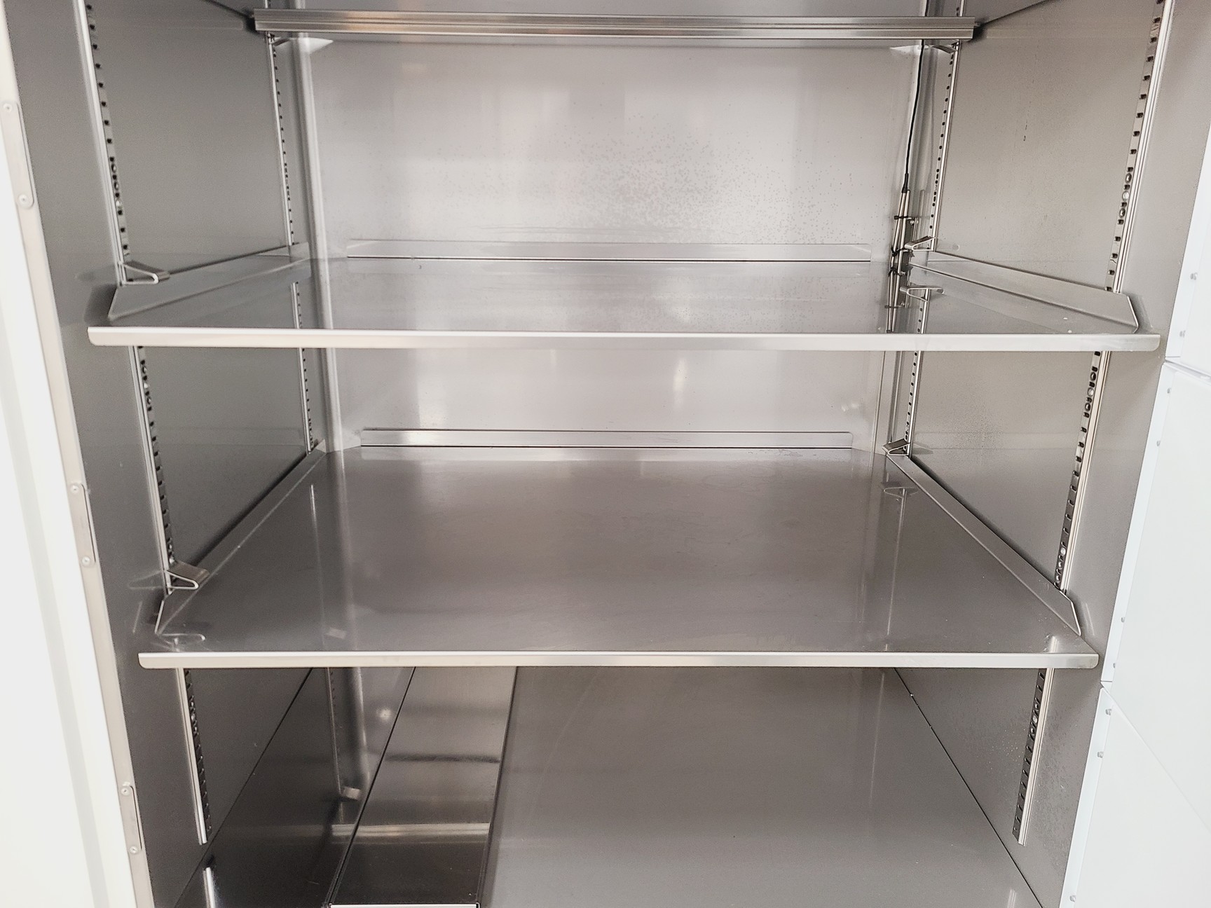 Image of Eppendorf CryoCube F570n with Premium Version CO2 Backup Lab