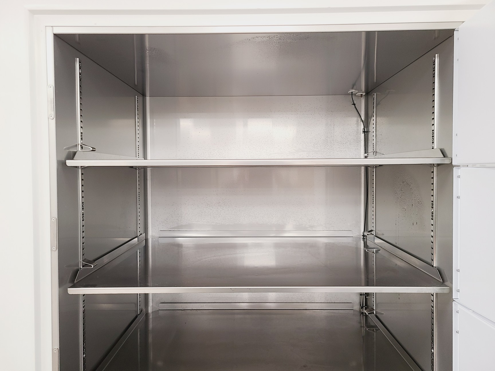 Image of Eppendorf CryoCube F570n with Premium Version CO2 Backup Lab