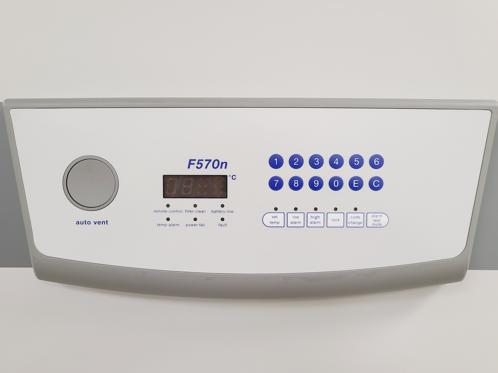Image of Eppendorf CryoCube F570n with Premium Version CO2 Backup Lab