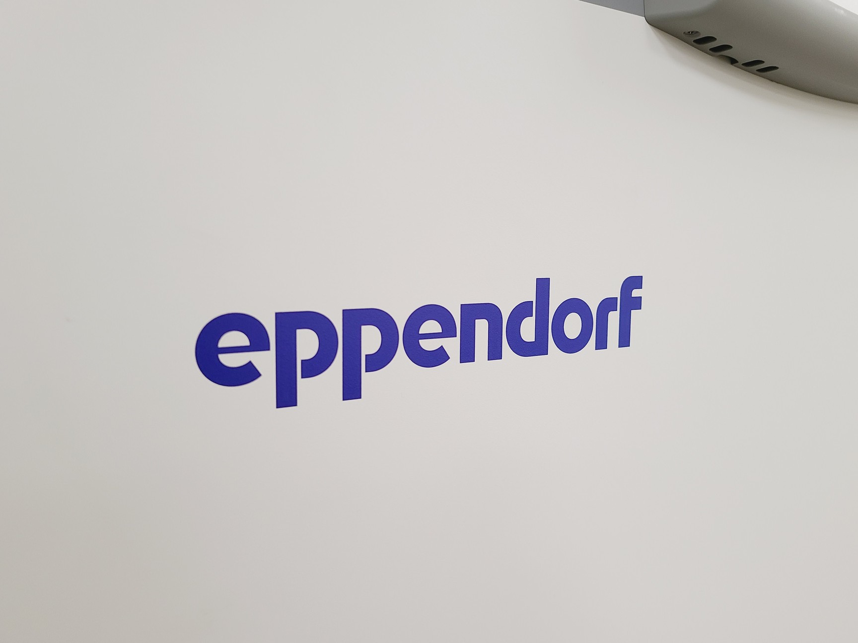 Image of Eppendorf CryoCube F570n with Premium Version CO2 Backup Lab