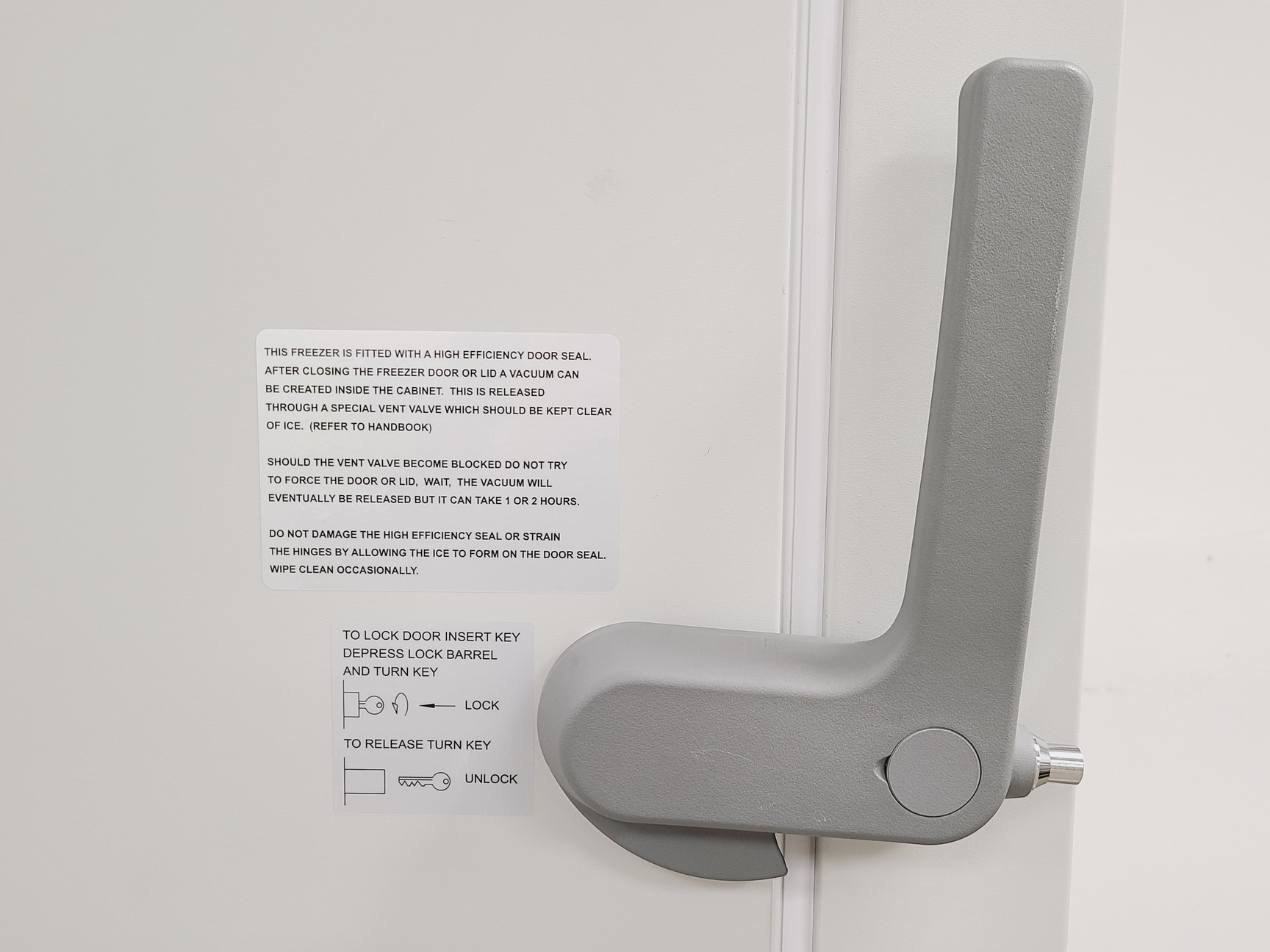 Image of Eppendorf CryoCube F570h with Premium Version CO2 Backup Lab