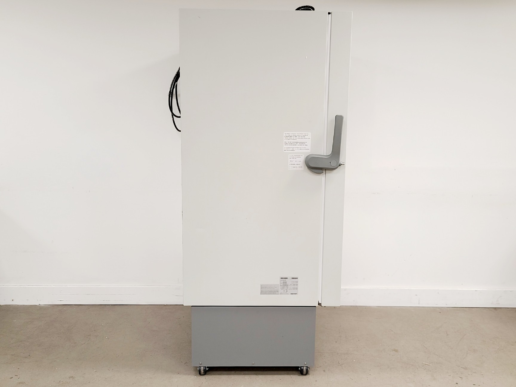 Image of Eppendorf CryoCube F570h with Premium Version CO2 Backup Lab