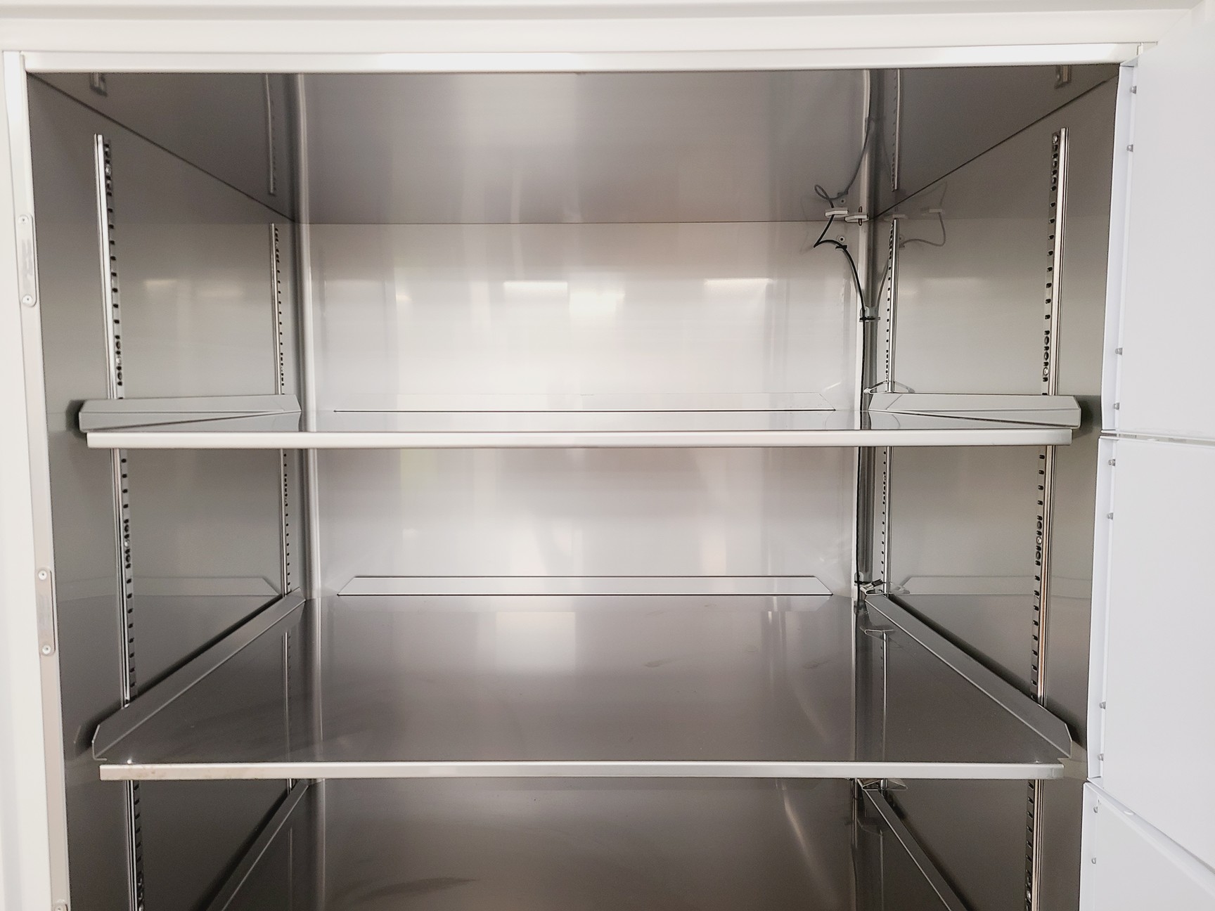 Image of Eppendorf CryoCube F570h with Premium Version CO2 Backup Lab