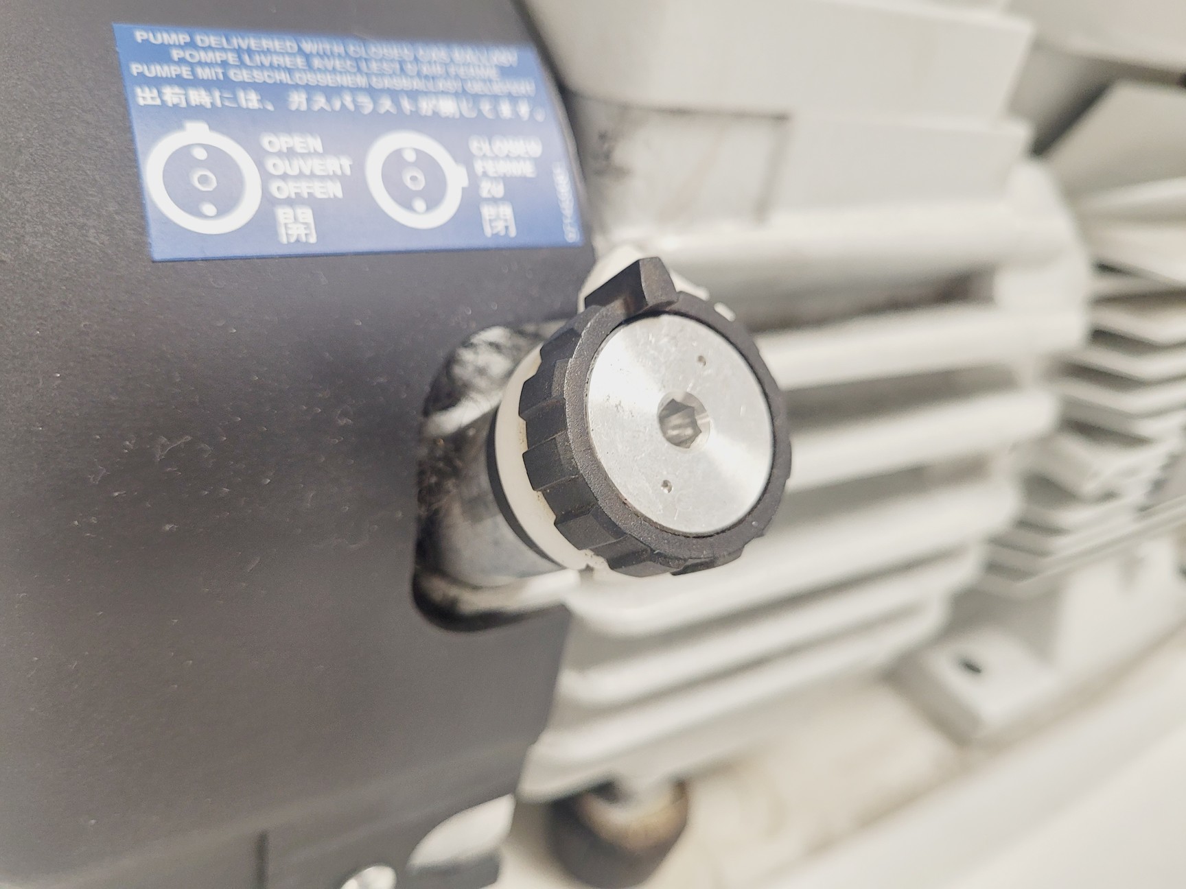 Image of Leybold SOGEVAC SV40 BI Single Stage Oil Sealed Rotary Vane Vacuum Pump