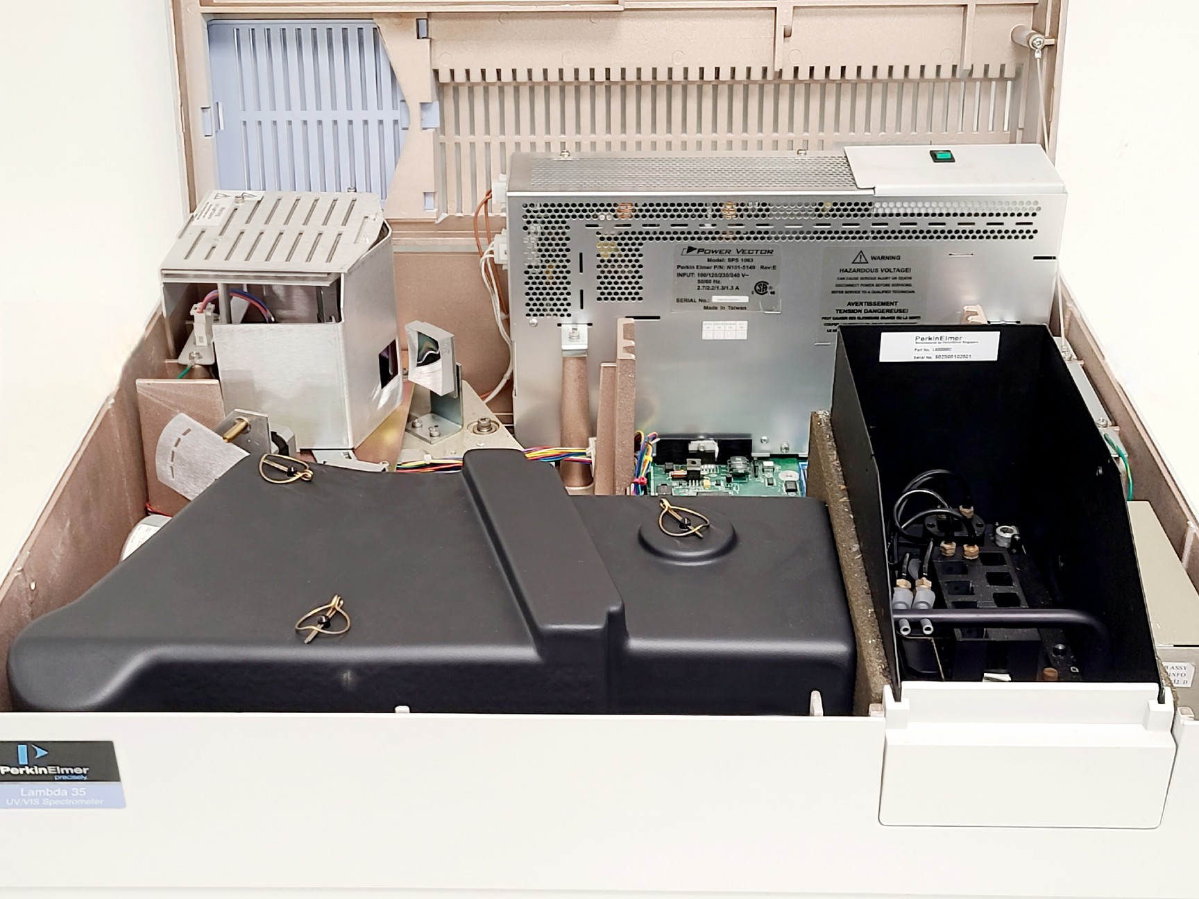 Image of PerkinElmer Lambda 35 UV/VIS Spectrophotometer 