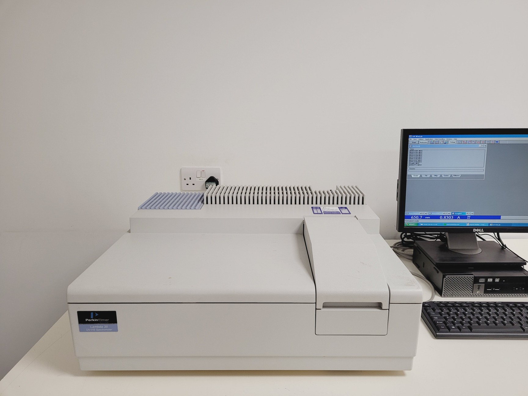 Image of Perkin Elmer Lambda 35 UV/VIS Spectrophotometer w/ PC & Software