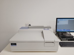 Thumbnail image of Perkin Elmer Lambda 35 UV/VIS Spectrophotometer w/ PC & Software