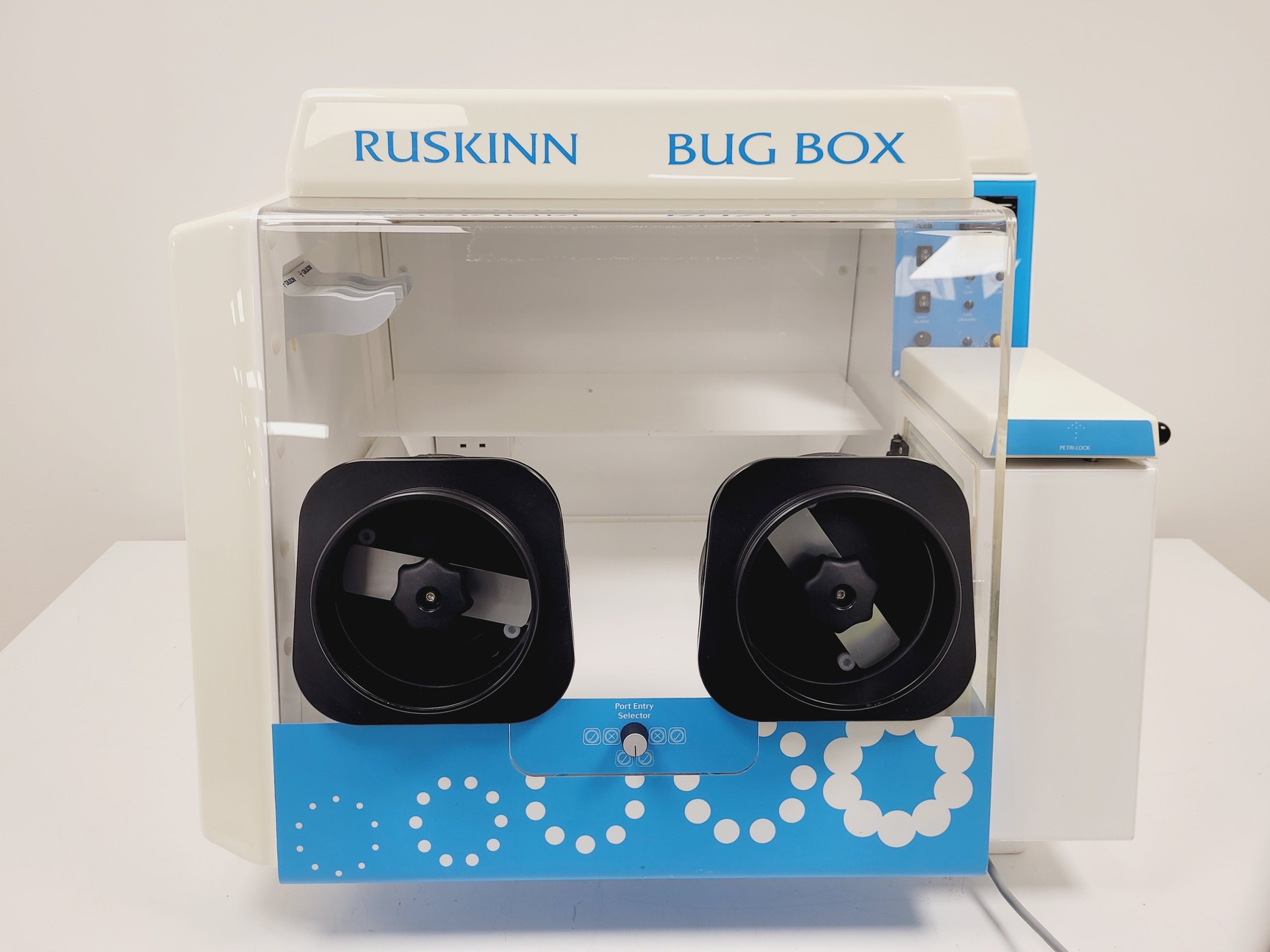 Image of Baker Ruskinn BUGBOX Anaerobic Cabinet Lab