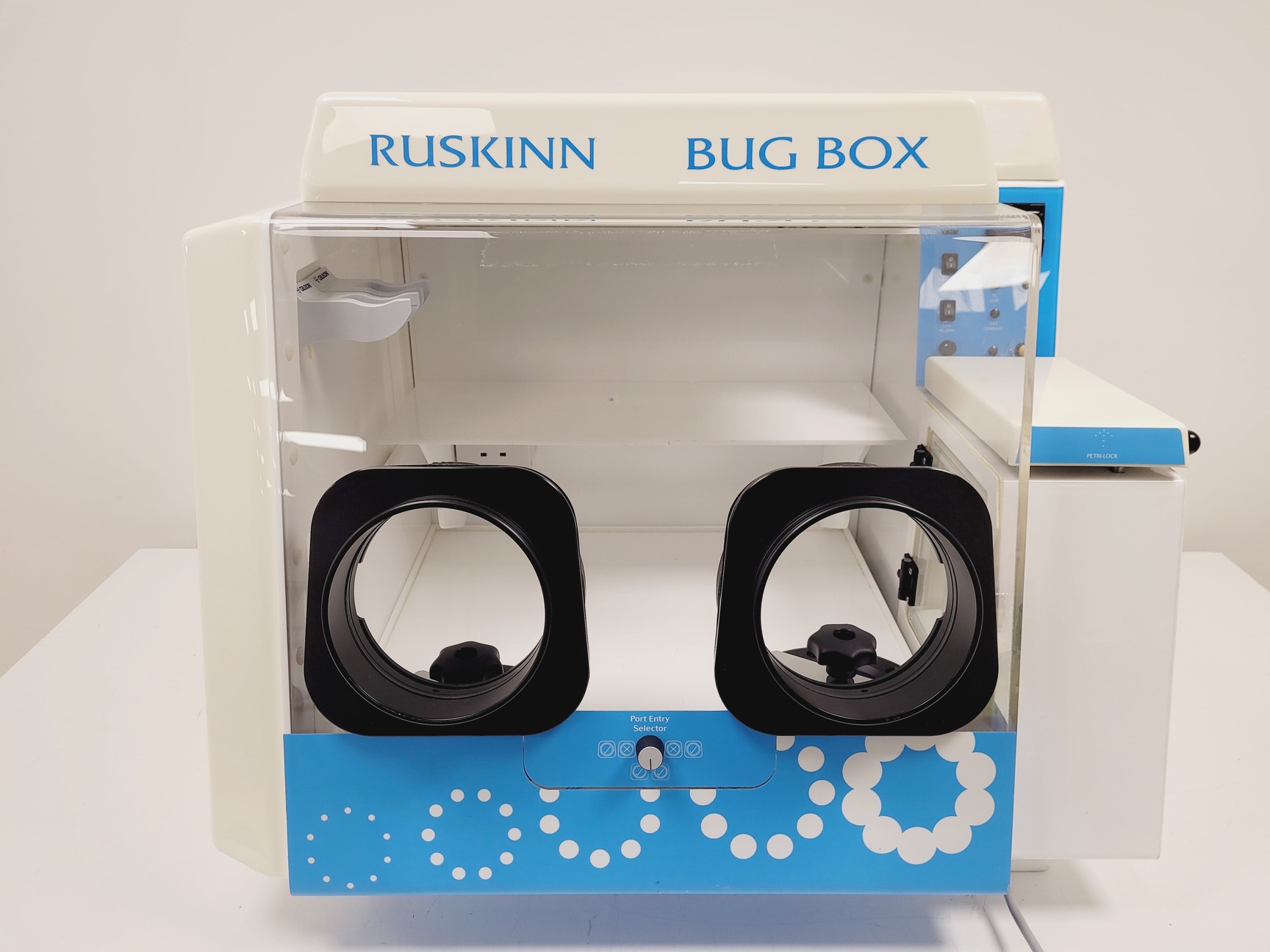 Image of Baker Ruskinn BUGBOX Anaerobic Cabinet Lab