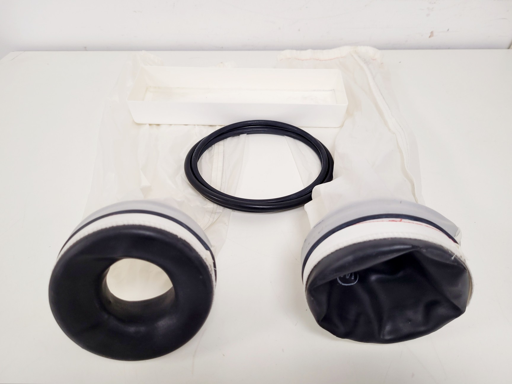 Image of Baker Ruskinn BUGBOX Anaerobic Cabinet Lab