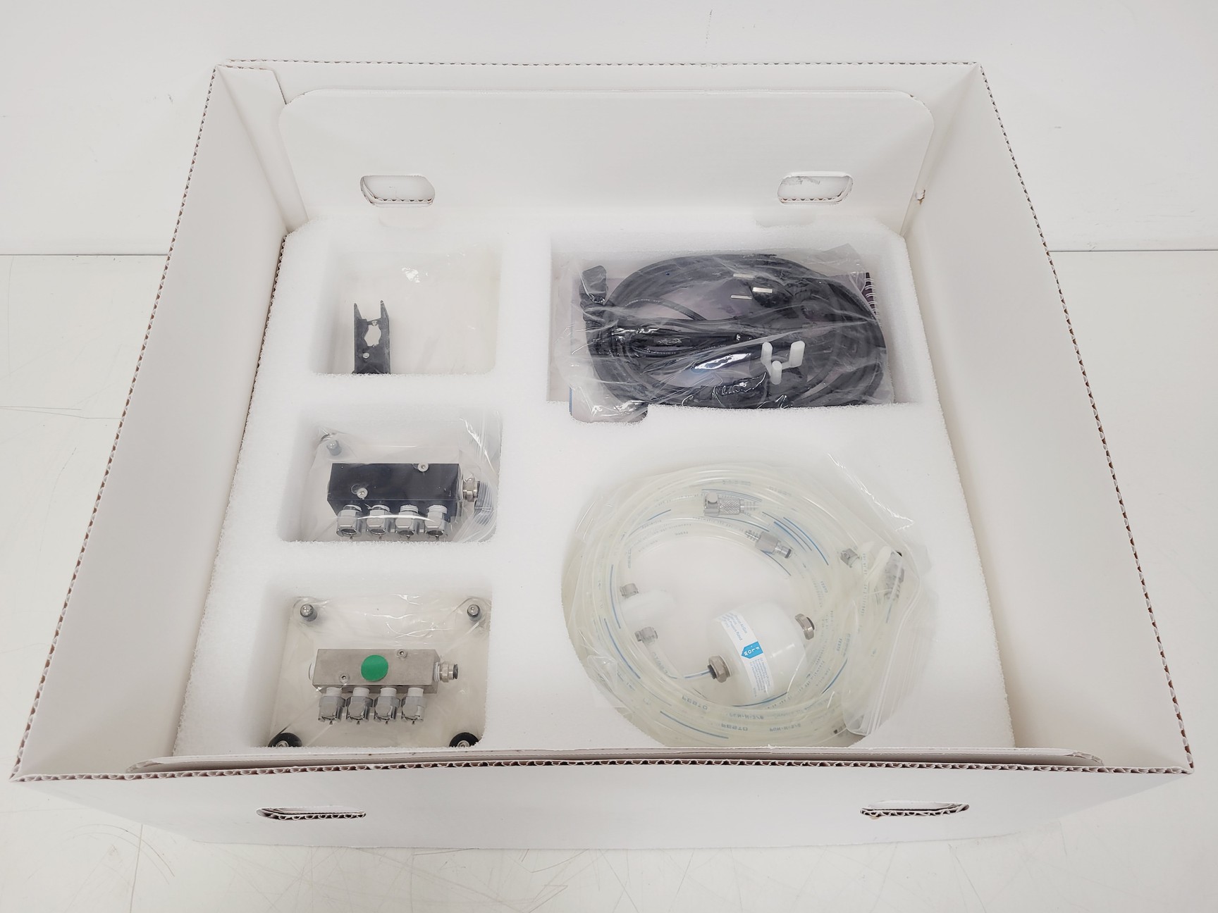 Image of Emulate Orb-HM1 Hub Module w/ 2x Emulate ZOE-CM1 Culture Modules