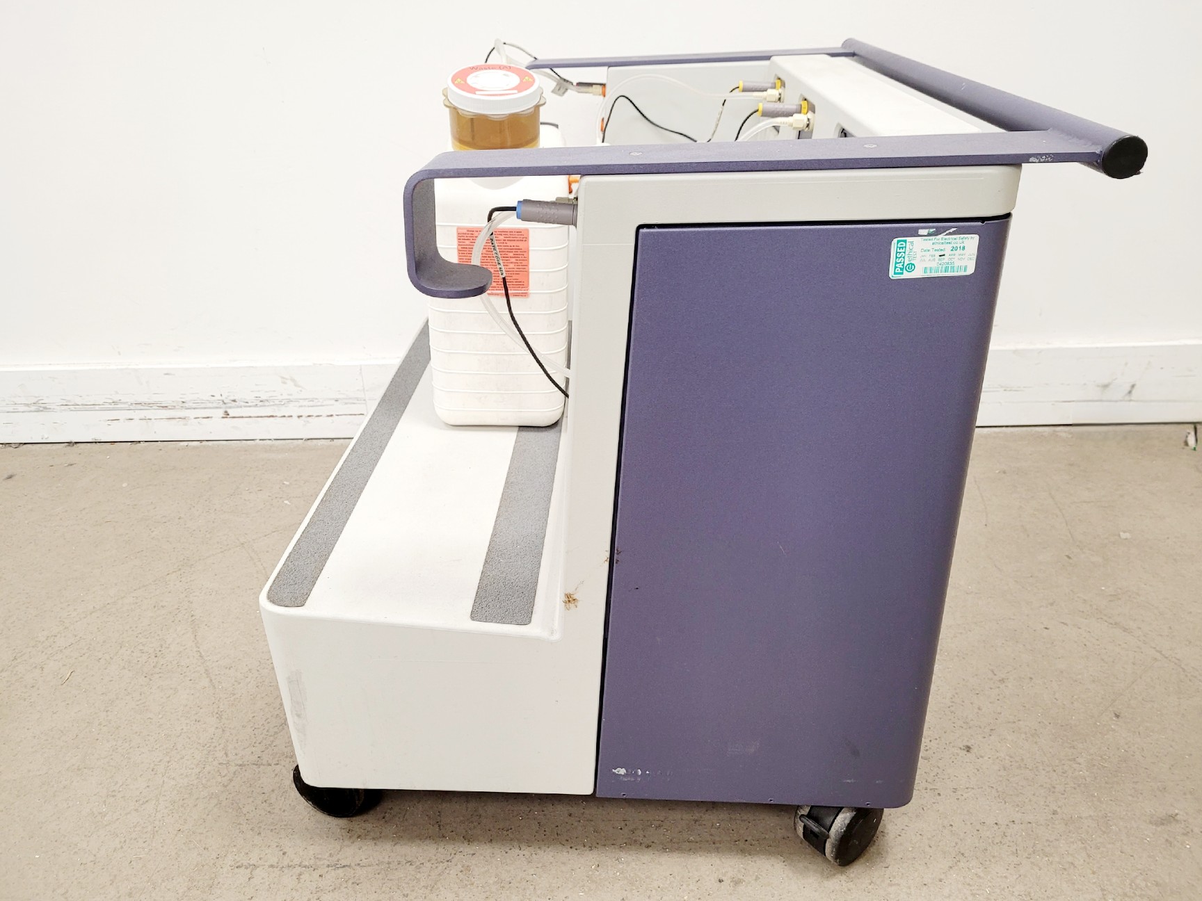 Image of BD FACSCanto II Flow Cytometer with Fluidics Cart Lab