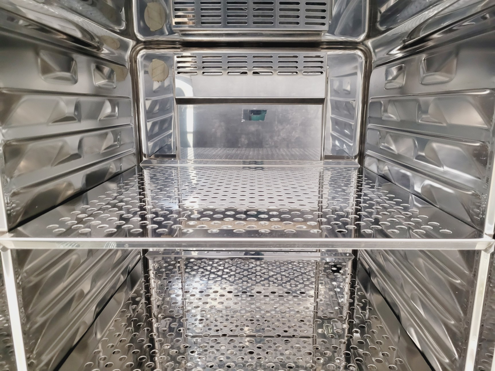 Image of Panasonic MCO-170AICUVH-PE IncuSafe CO2 Incubator Lab