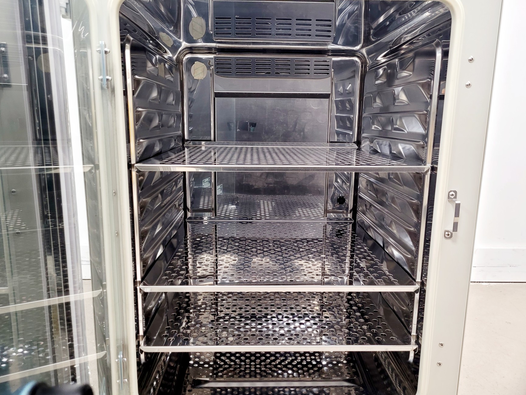 Image of Panasonic MCO-170AICUVH-PE IncuSafe CO2 Incubator Lab