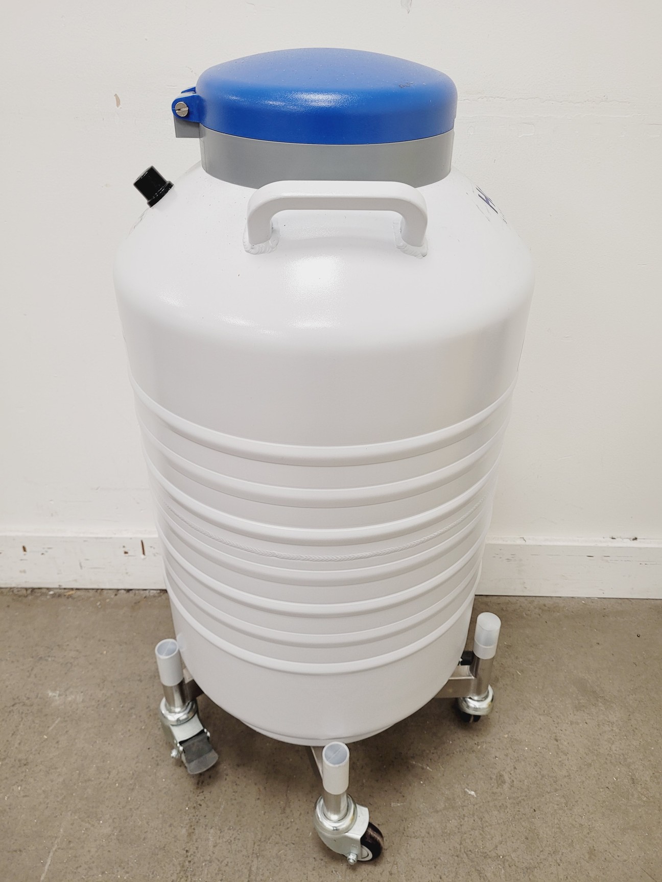 Image of Haier Biomedical YDS-50B-125 Liquid Nitrogen Biological Dewar w/ Sample Racks