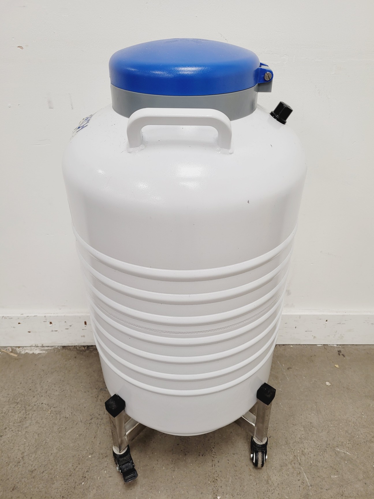 Image of Antech Scientific CryoMaster 900 Liquid Nitrogen Cryogenic Storage Dewar