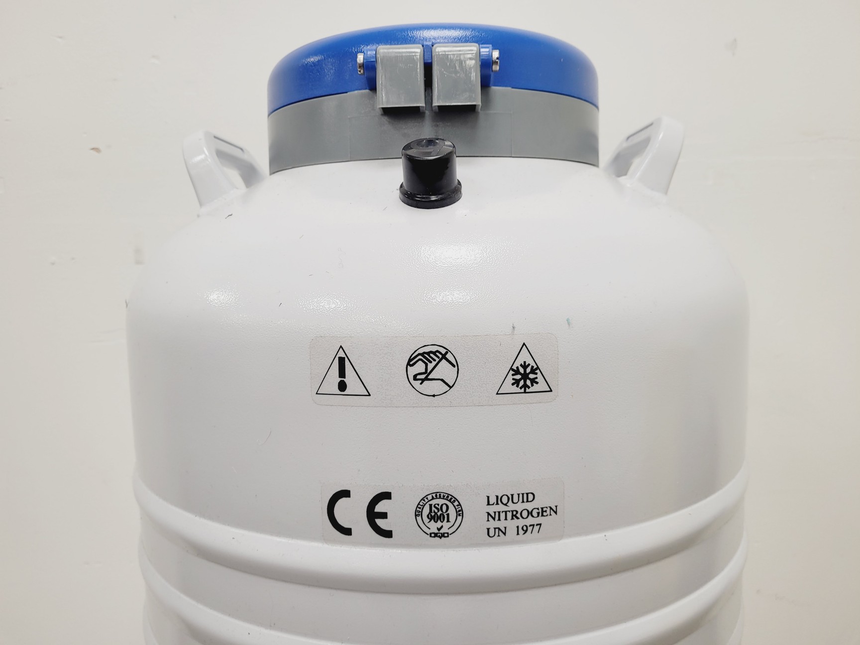 Image of Antech Scientific CryoMaster 900 Liquid Nitrogen Cryogenic Storage Dewar
