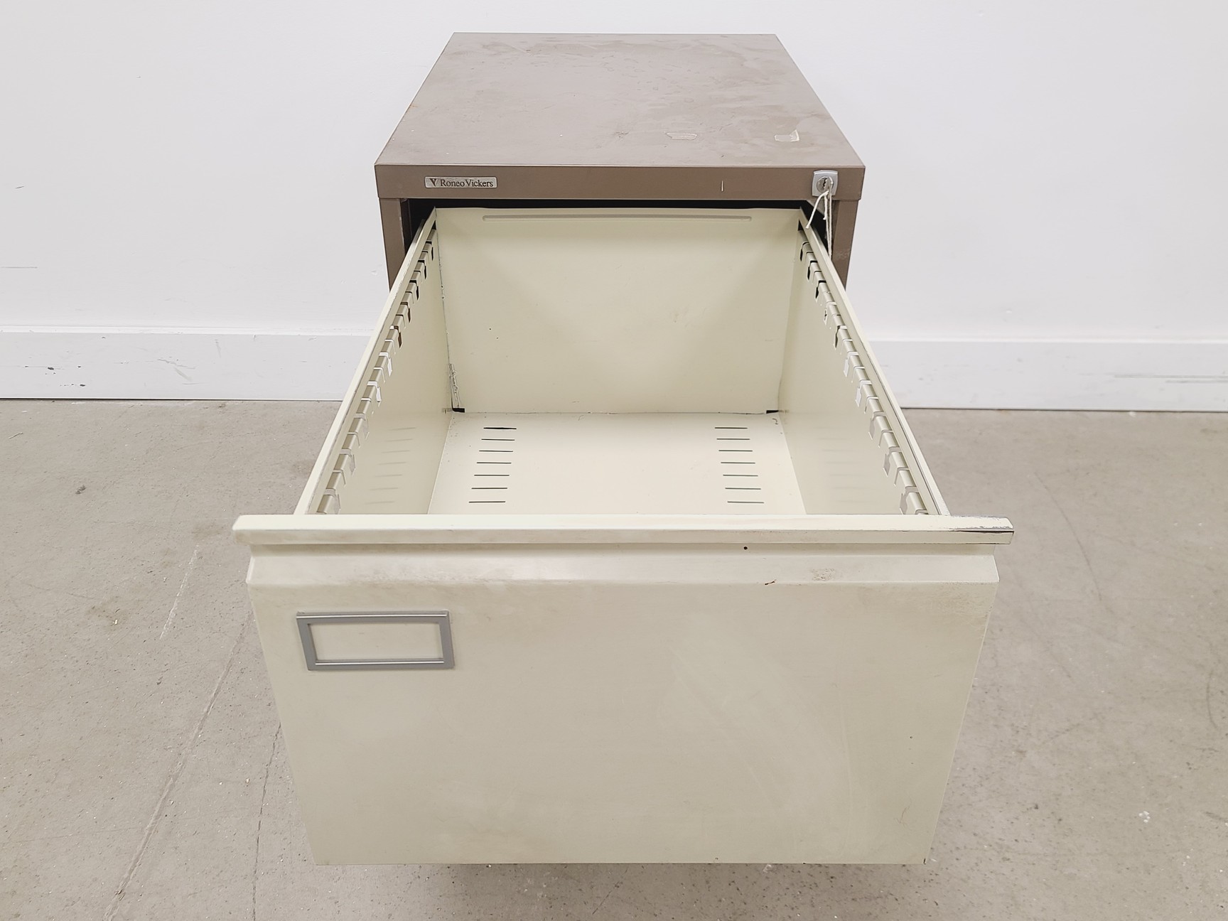 Image of Roneo Vickers Metal 2 Drawer Filing Cabinet 63x47x70 cm