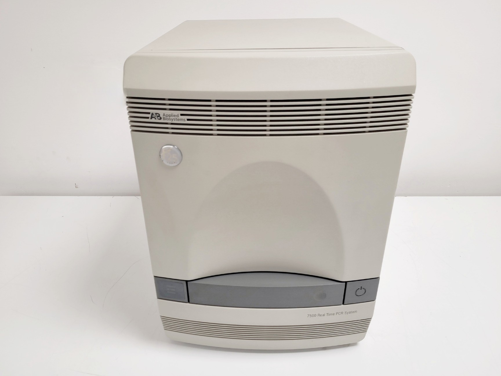Image of Applied Biosystems 7500 R-T Real-Time PCR machine 96 Well 
