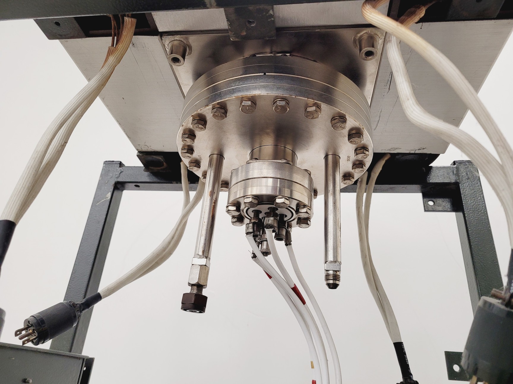 Image of  Perkin-Elmer Ion Pump w/ Built-in Titanium Sublimation Pump