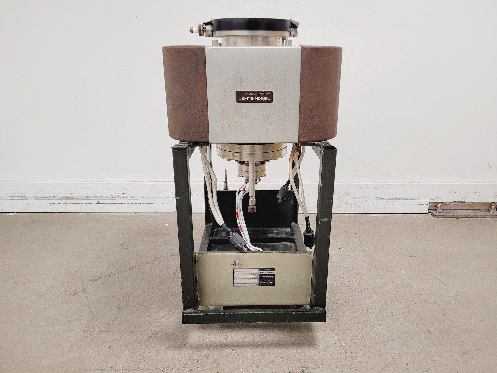 Image of  Perkin-Elmer Ion Pump w/ Built-in Titanium Sublimation Pump