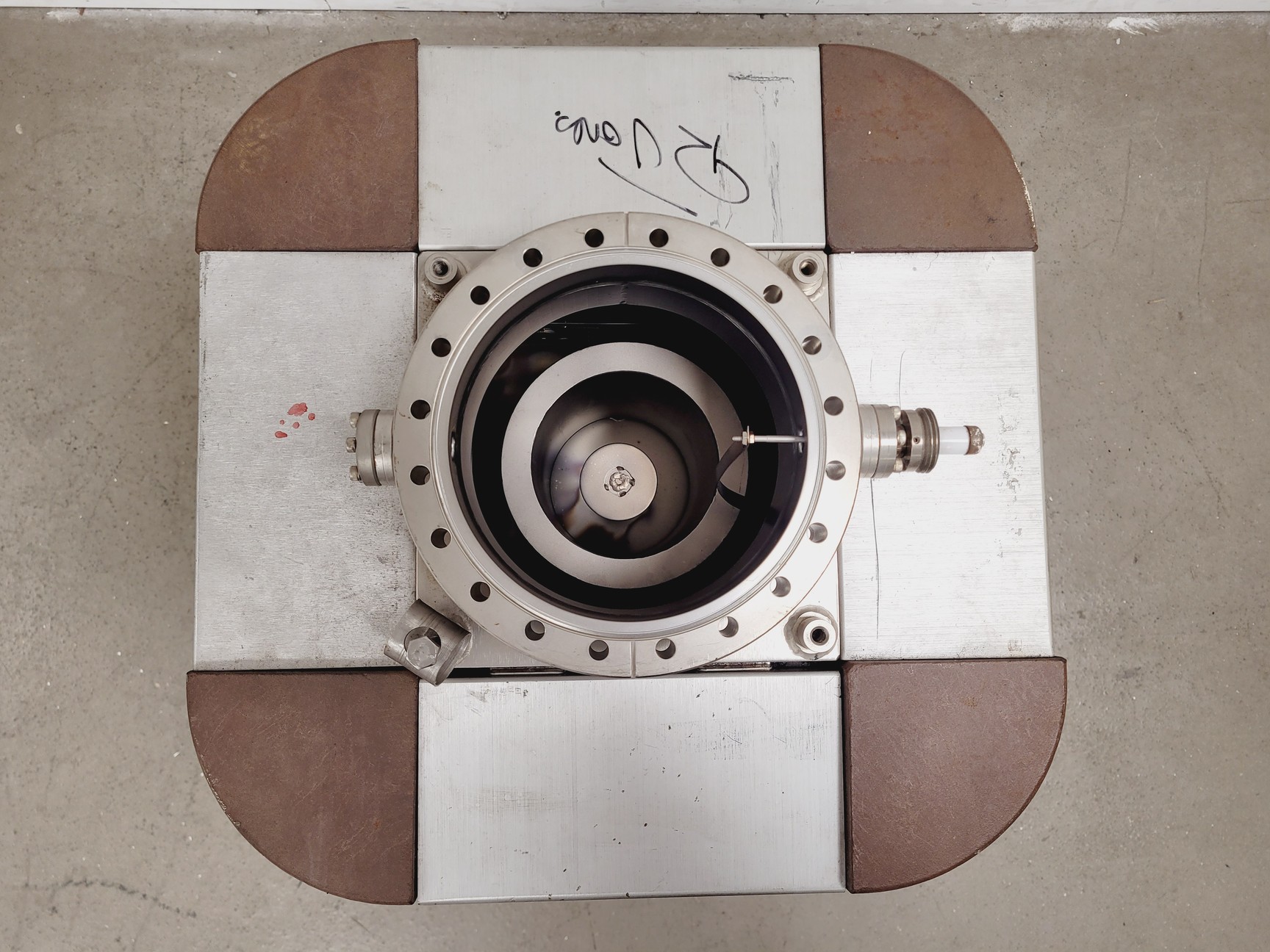 Image of  Perkin-Elmer Ion Pump w/ Built-in Titanium Sublimation Pump