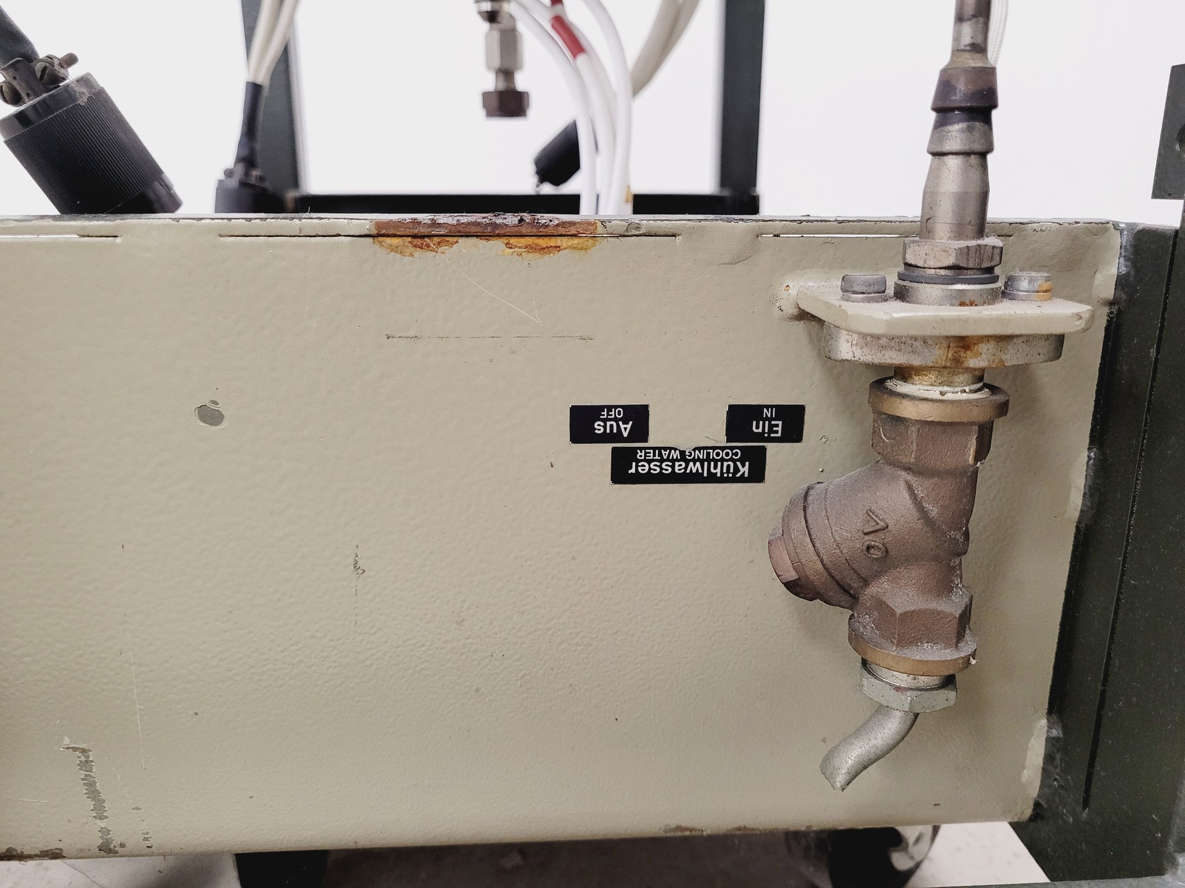 Image of  Perkin-Elmer Ion Pump w/ Built-in Titanium Sublimation Pump