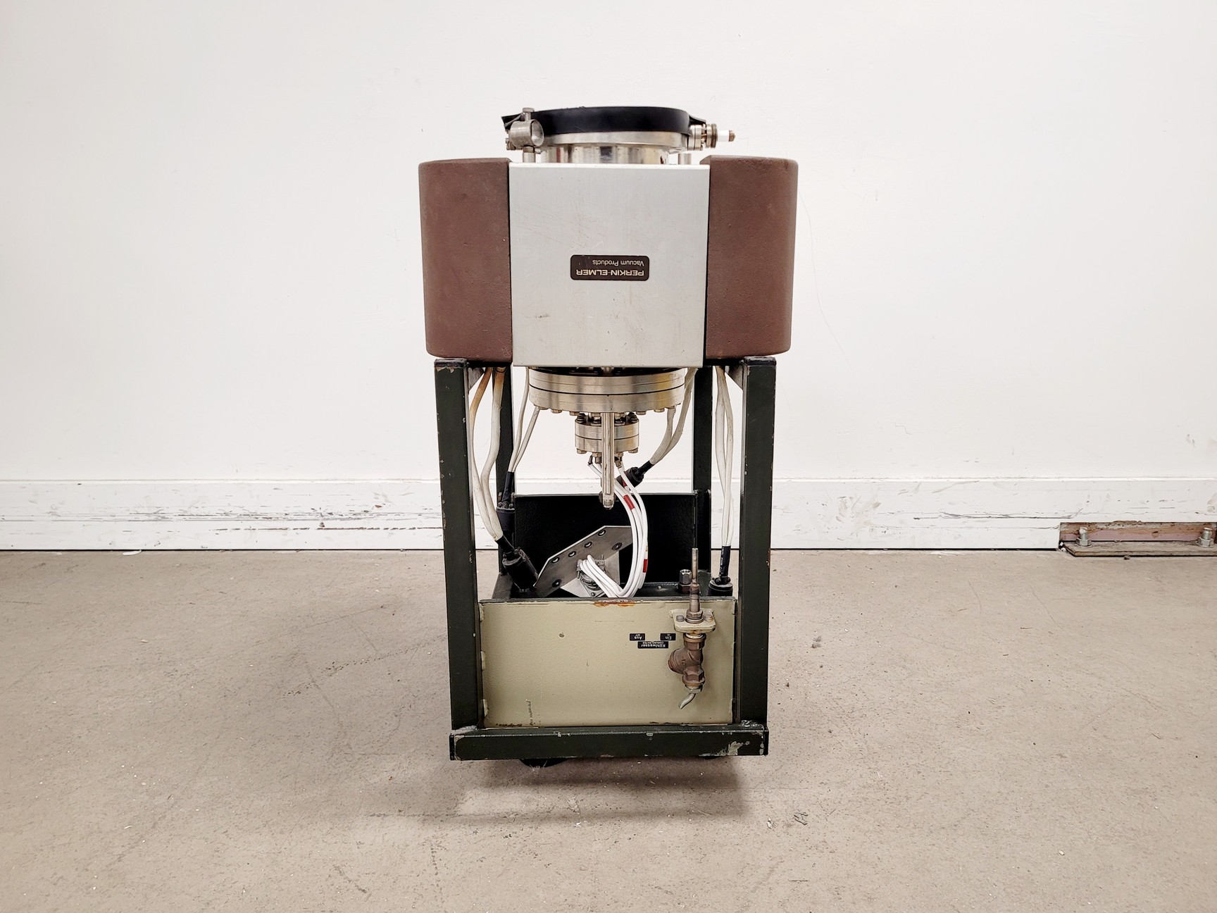 Image of  Perkin-Elmer Ion Pump w/ Built-in Titanium Sublimation Pump