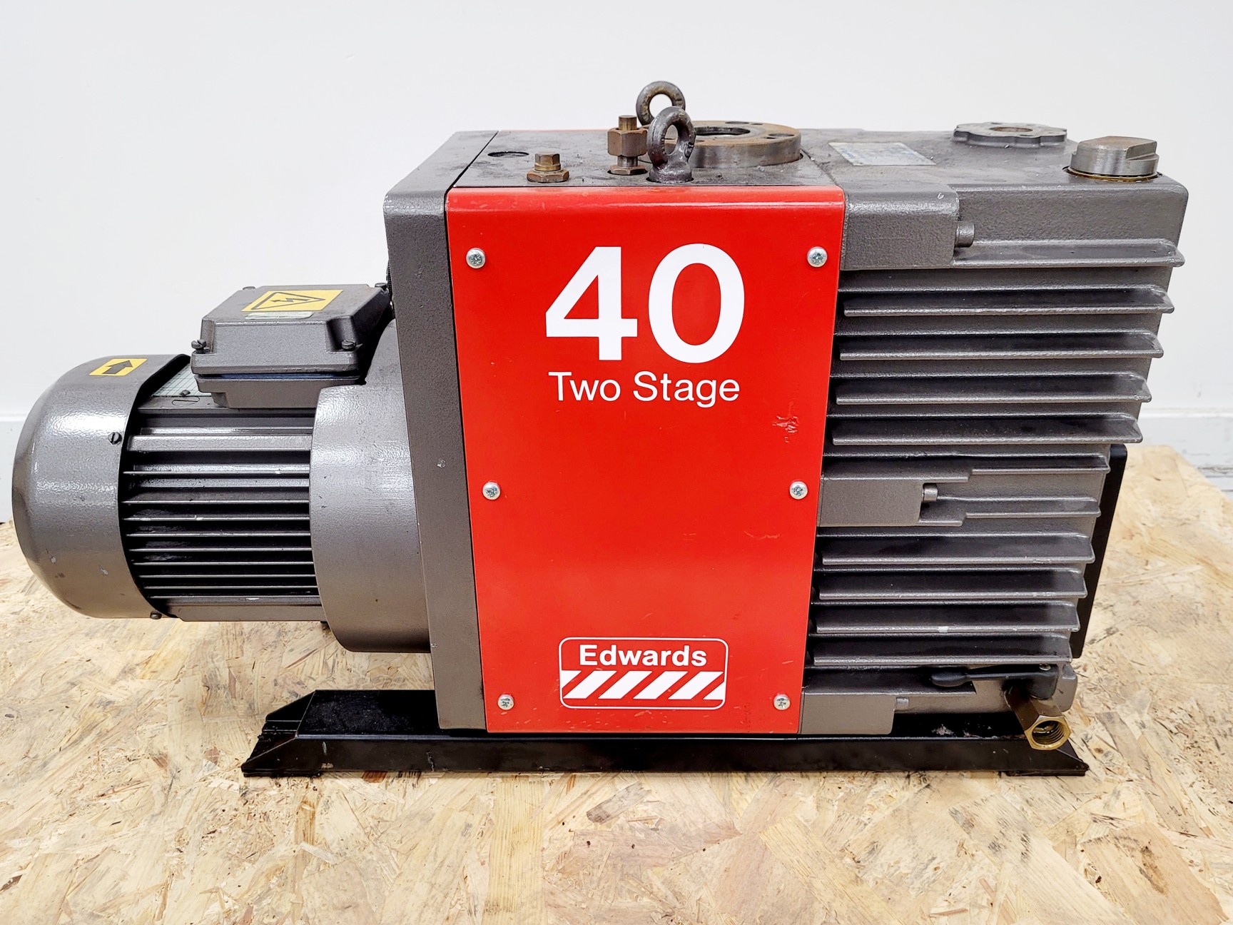 Image of Edwards E2M40 Vacuum Pump 60 kg 