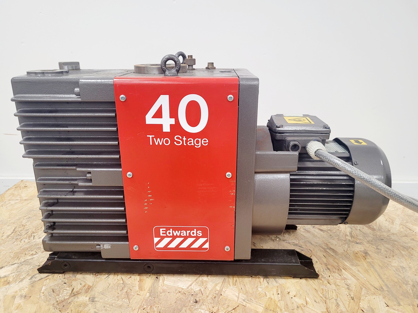 Image of Edwards E2M40 Vacuum Pump 60 kg 