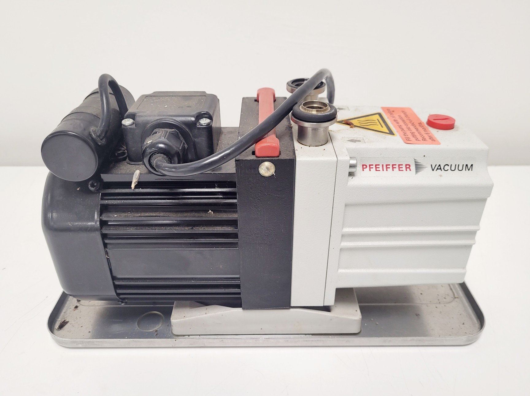 Image of Pfeiffer Duo 2.5 Rotary Vane Vacuum Pump 