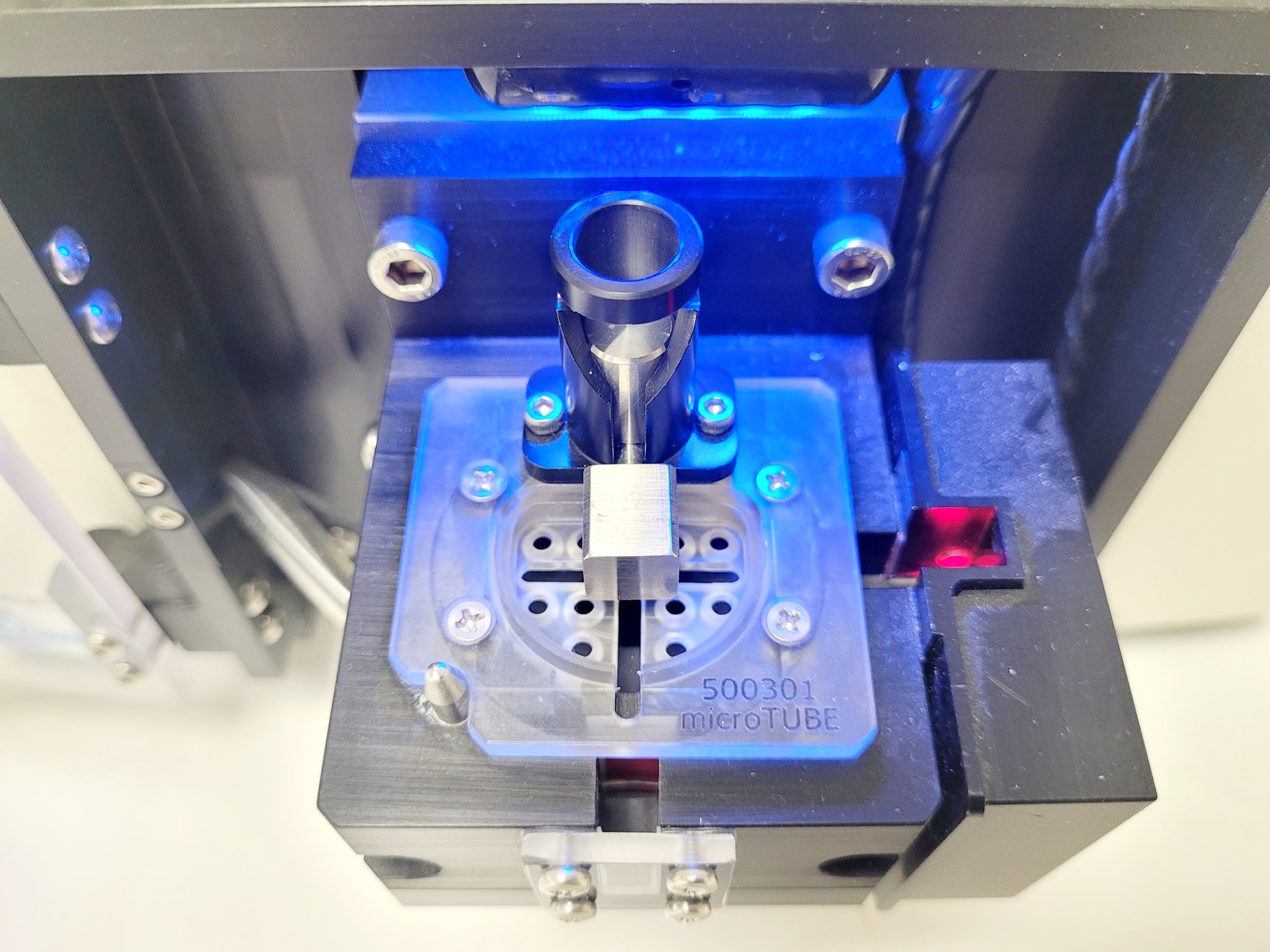 Image of Covaris M220 Focused-Ultrasonicator w/ Notebook & SonoLab 7.1 Software Lab