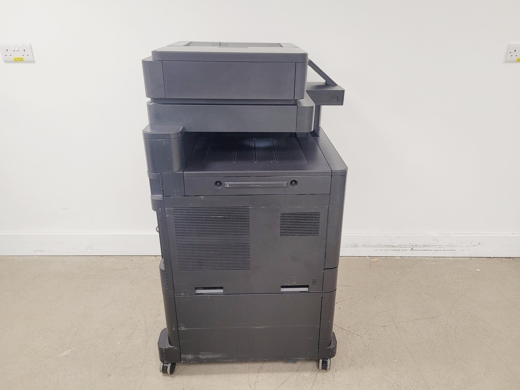 Image of HP Colour Laser Jet Flow MFP M880 Series Printer